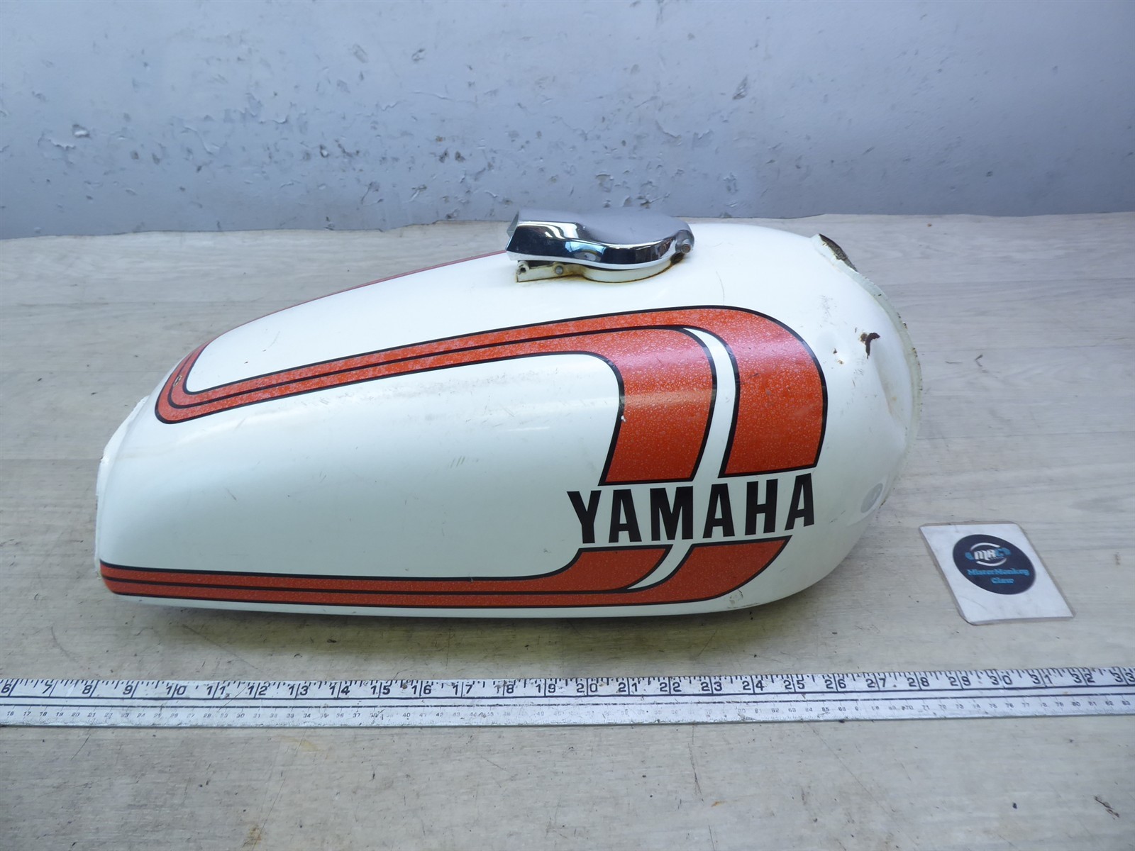 1973-75 Yamaha RD250 Y20815) white gas petrol fuel tank with cap 