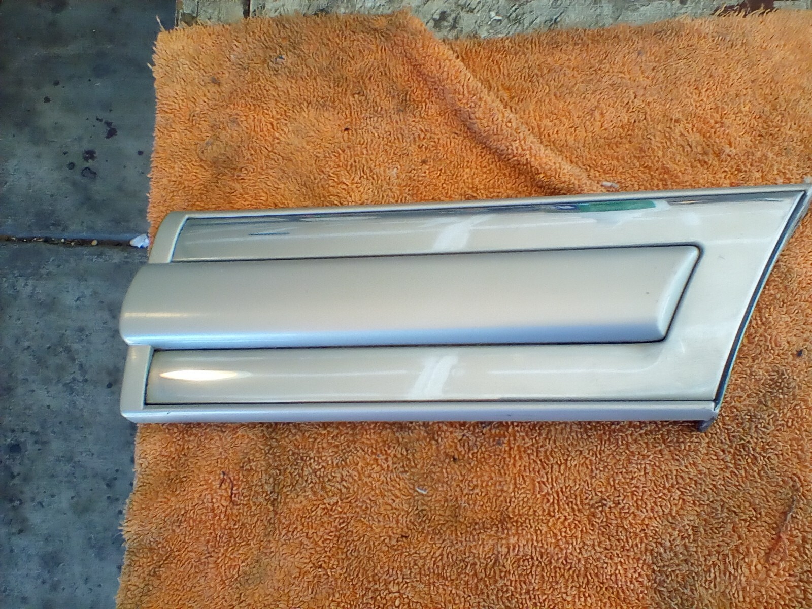 1991-1992 LINCOLN TOWN Front Fender RH passenger MOLDING side OEM Paint 4F 1991-1992 LINCOLN TOWN Front Fender RH passenger MOLDING side OEM Paint 4F