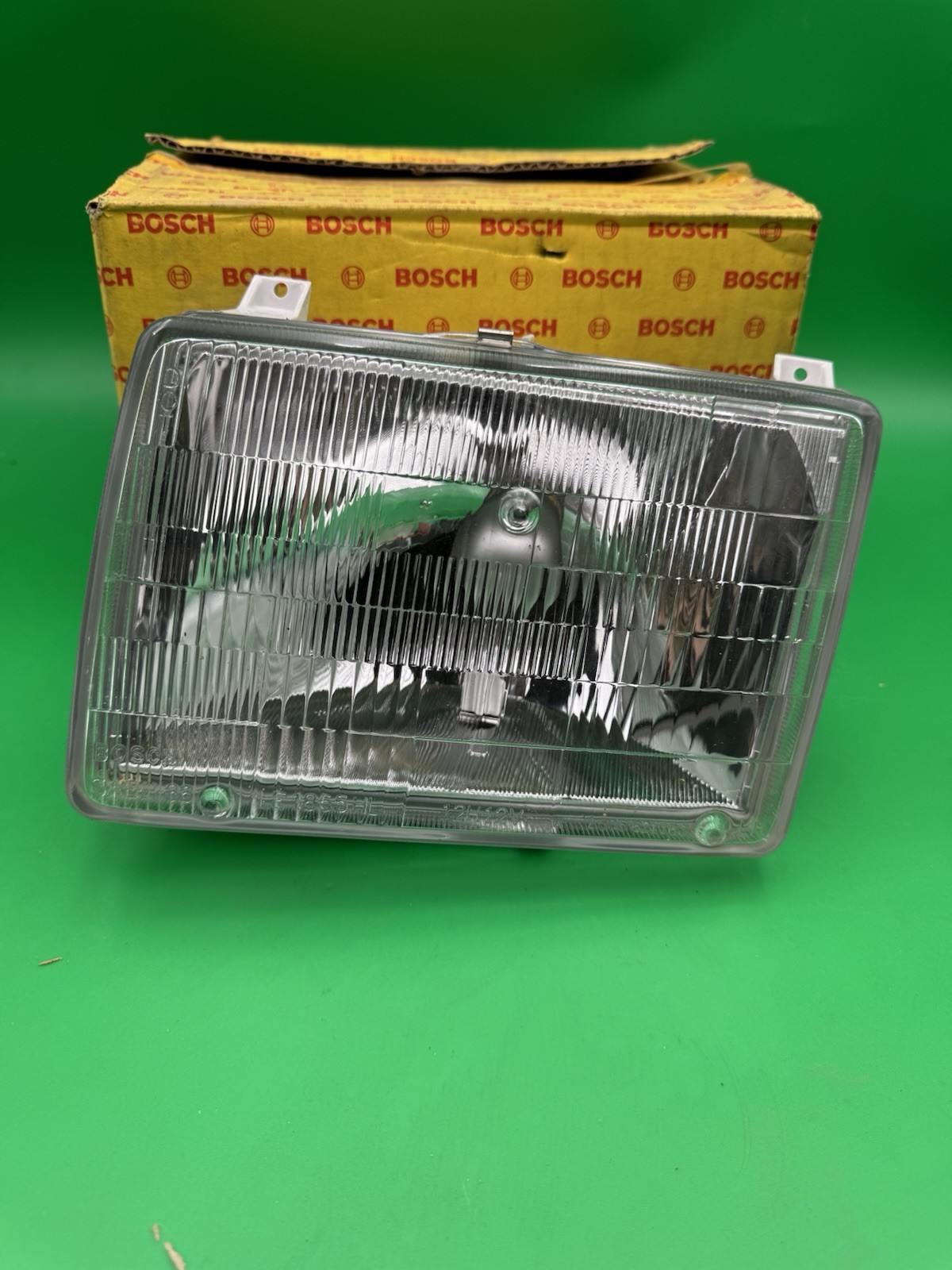 New NOS Bosch Mercedes 87-93 LH 12H 12V Headlamp Made In Germany 1 305 320 579 New NOS Bosch Mercedes 87-93 LH 12H 12V Headlamp Made In Germany 1 305 320 579