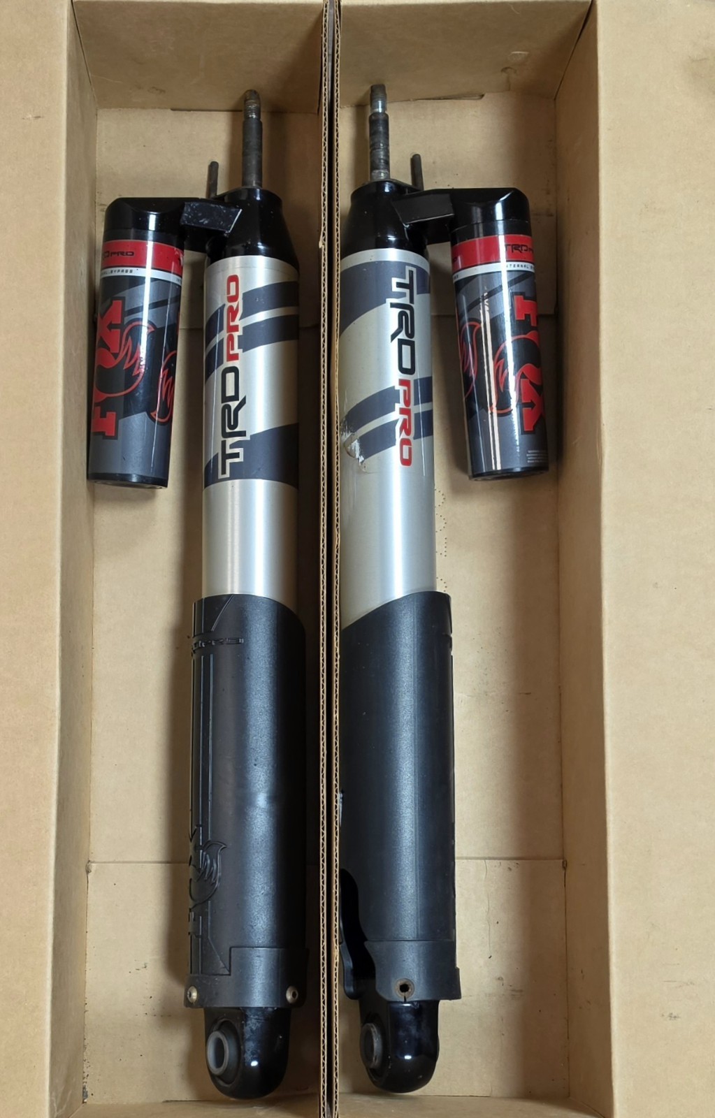 PAIR OF OEM TOYOTA 4RUNNER TRD PRO FOX REAR SHOCKS PTR6189190-RR & PTR6189190-LR