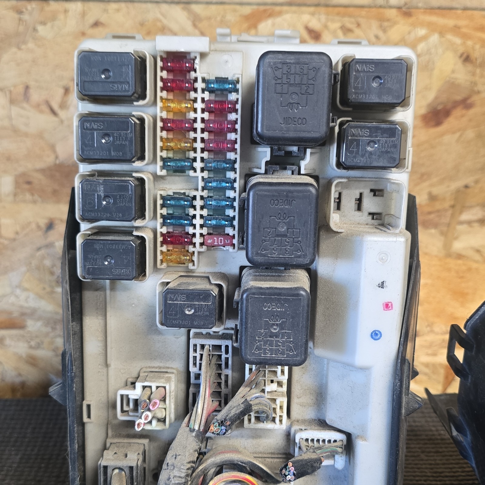 2003-2006 Nissan 350Z G35 Power Supply Control Module IPDM Fuse Box 284B7AQ016 2003-2006 Nissan 350Z G35 Power Supply Control Module IPDM Fuse Box 284B7AQ016