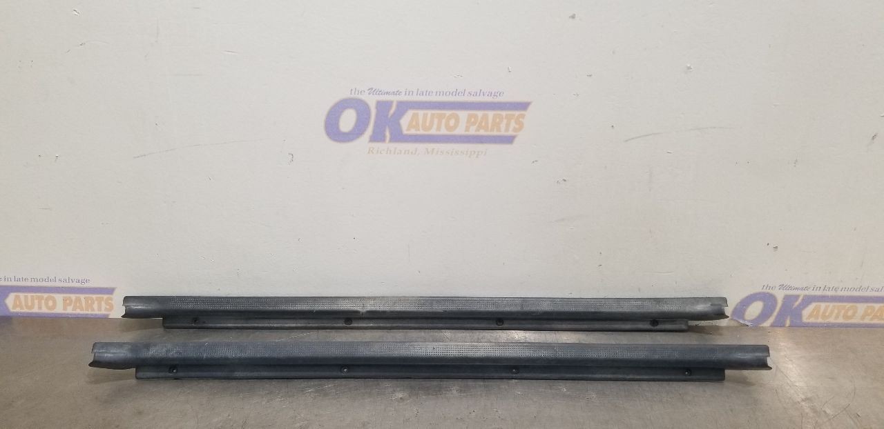 1987 TOYOTA PICKUP INTERIOR DOOR SILL SCUFF PLATE TRIM SET PAIR BLUE 6791389102