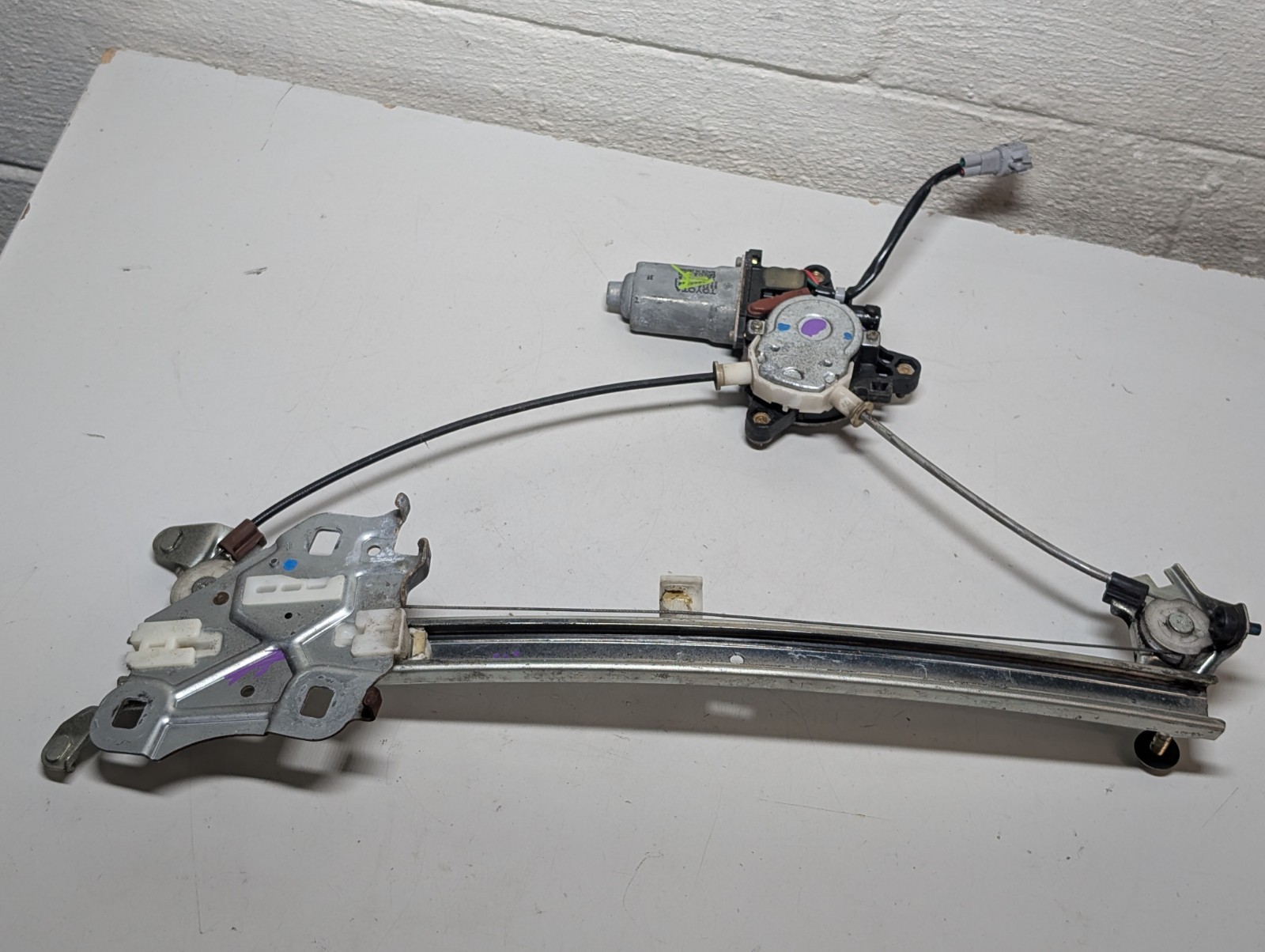 94-99 Toyota Celica Right RH Passenger Side Power Window Regulator Motor