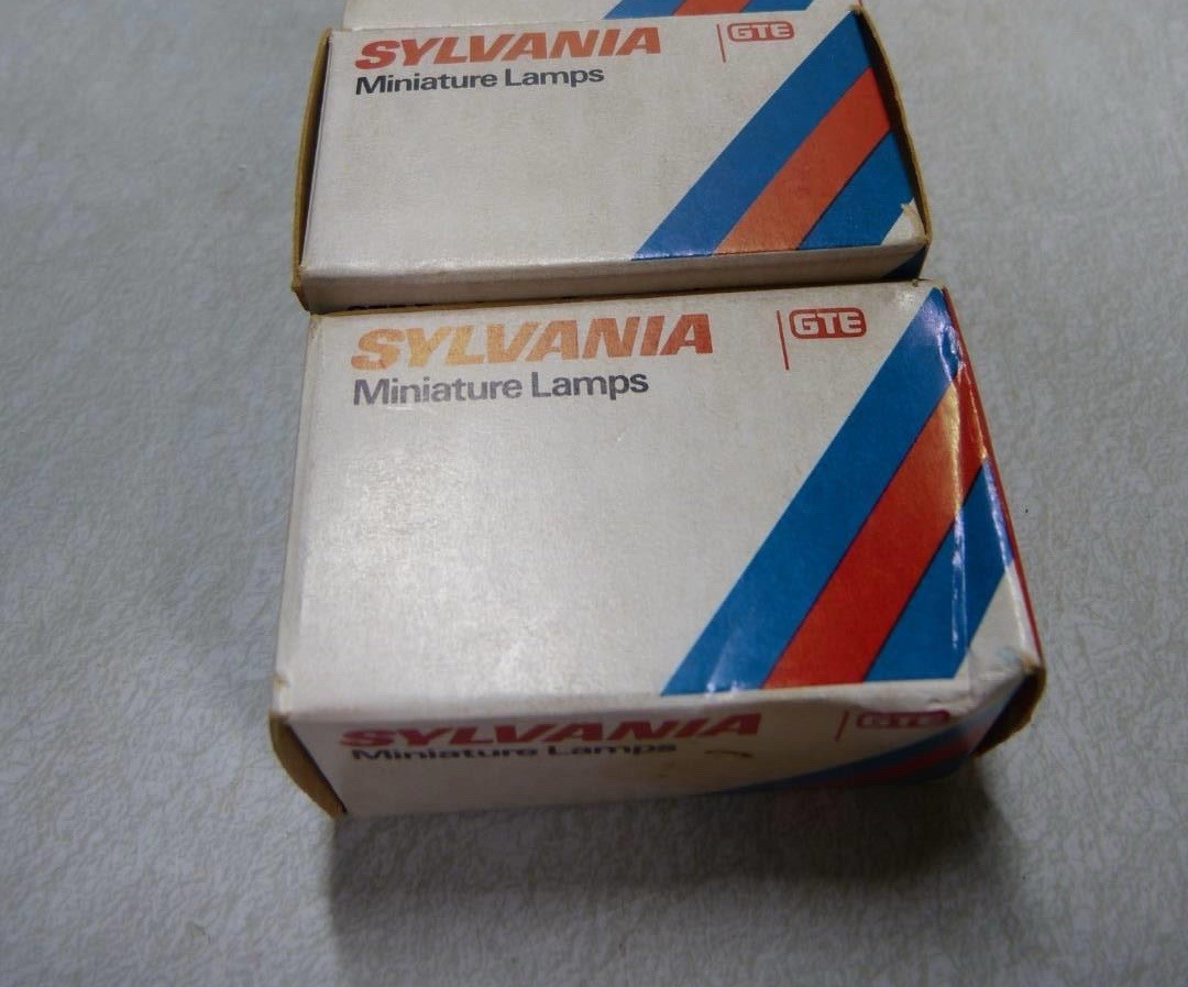 TWO Rare NOS Vintage Sylvania ESG Miniature Halogen Bulbs 28V 25W FB-MH-1A GTE