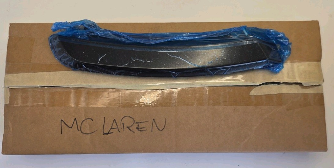 Genuine McLaren 650S LH Rear UPPER Indicator light lamp 11A8830CP NEW Genuine McLaren 650S LH Rear UPPER Indicator light lamp 11A8830CP NEW