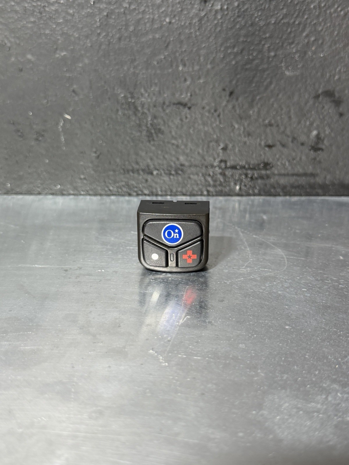 1999-2005 SAAB 9-5 ONSTAR CONTROL SWITCH 12451195 1999-2005 SAAB 9-5 ONSTAR CONTROL SWITCH 12451195