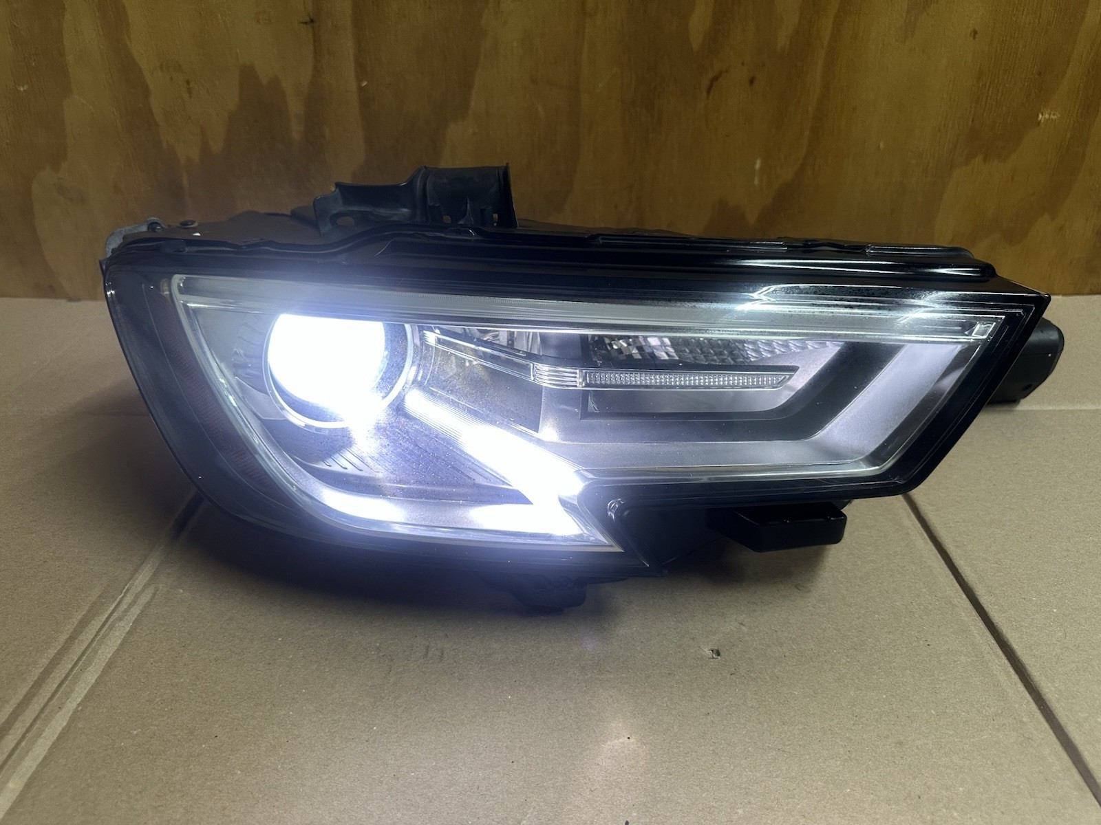 2017-2020 AUDI A3 S3 RH RIGHT PASSENGER HEADLIGHT XENON HID 8V0 941 006 G OEM 2017-2020 AUDI A3 S3 RH RIGHT PASSENGER HEADLIGHT XENON HID 8V0 941 006 G OEM