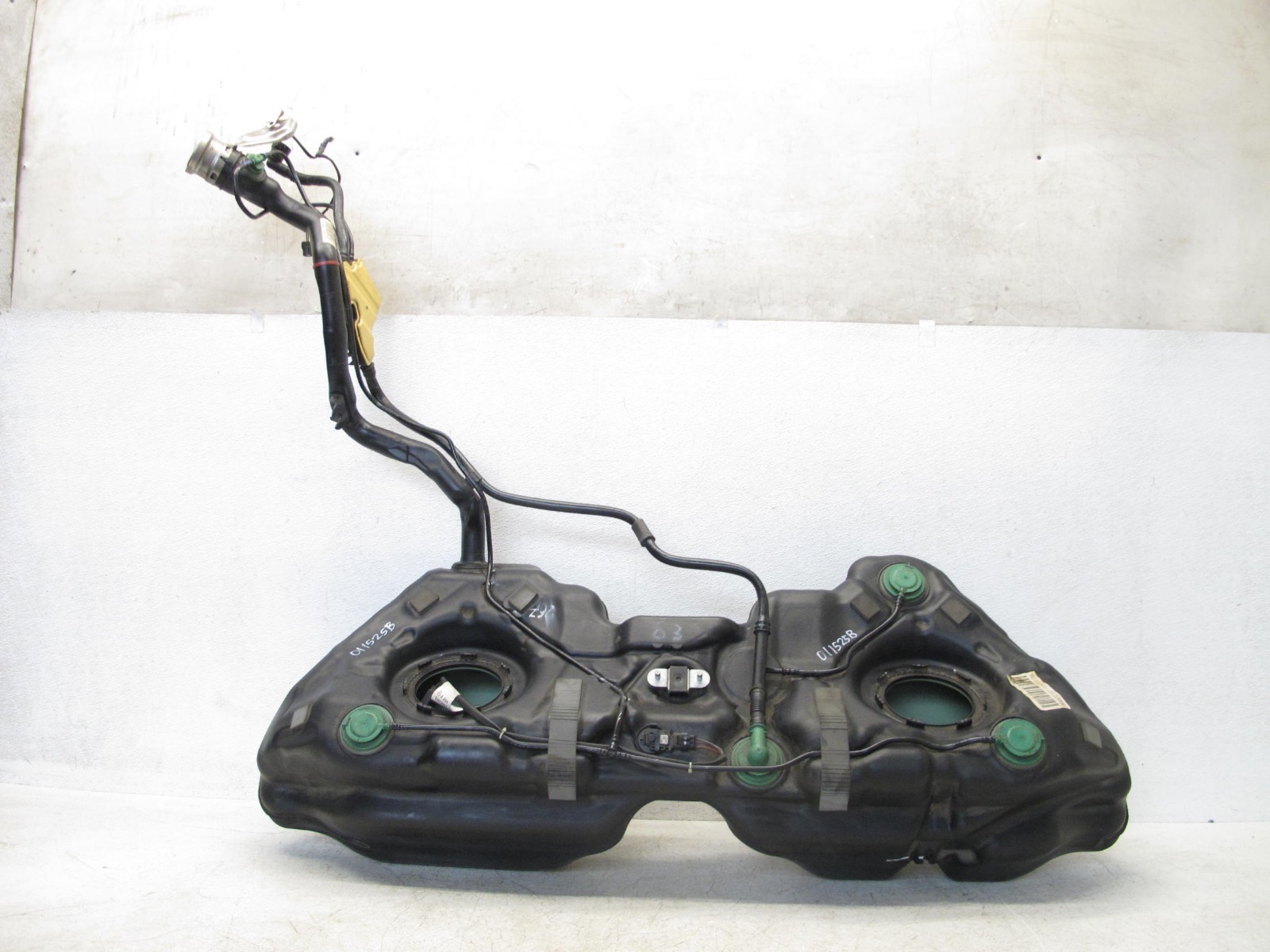 08-17 Mercedes W207 E350 C300 Fuel Gasoline Gas Tank Filler Neck Oem 011525B