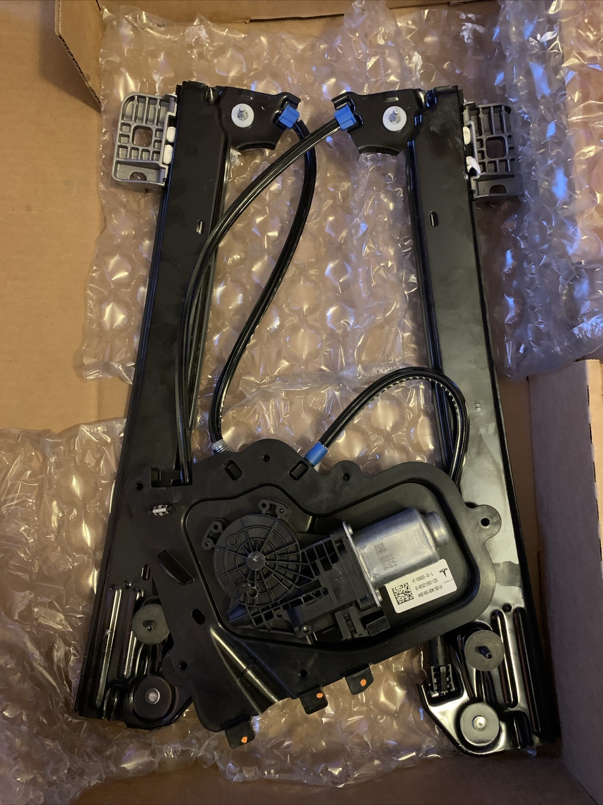BRAND NEW OEM 2017-21 Tesla Model 3 Front Left Window Regulator Assembly BRAND NEW OEM 2017-21 Tesla Model 3 Front Left Window Regulator Assembly