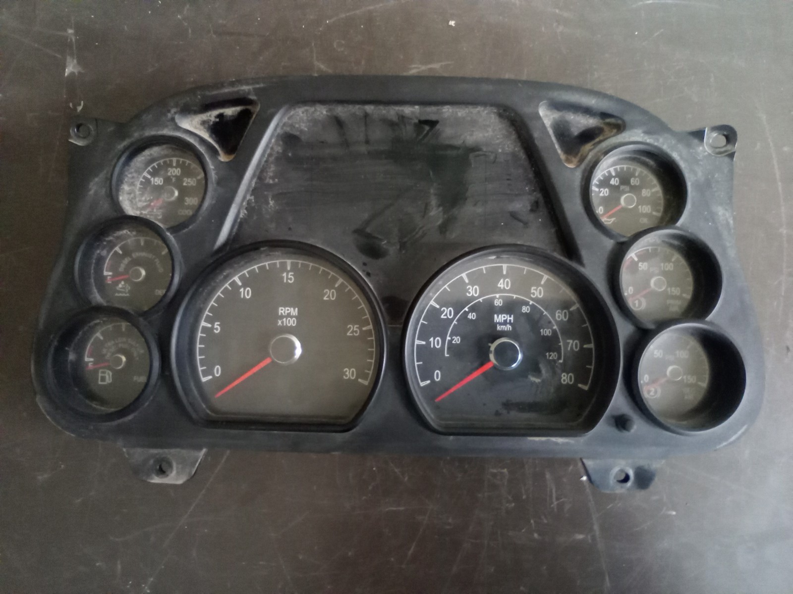 Peterbilt 567 Speedometer Instrument Cluster P/N Q43-6080-1-2-021B Peterbilt 567 Speedometer Instrument Cluster P/N Q43-6080-1-2-021B