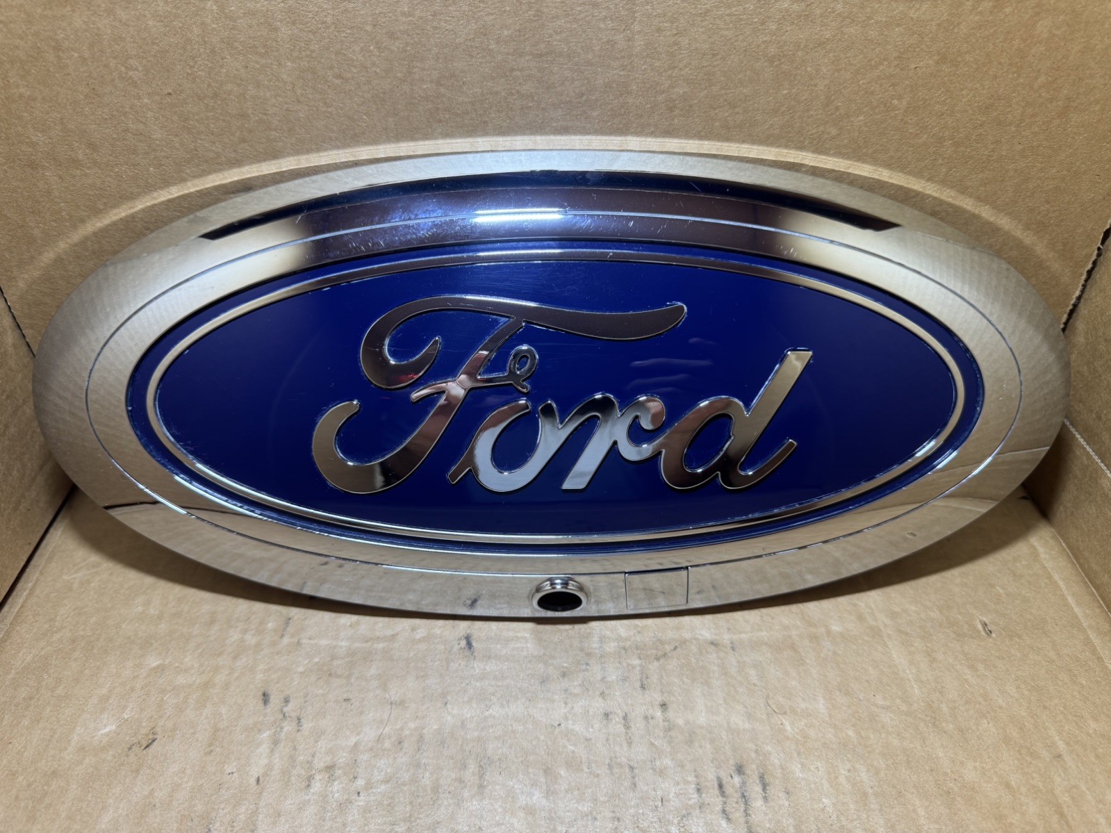 OEM 2023-2026 Ford Super Duty Grille Emblem OEM 2023-2026 Ford Super Duty Grille Emblem