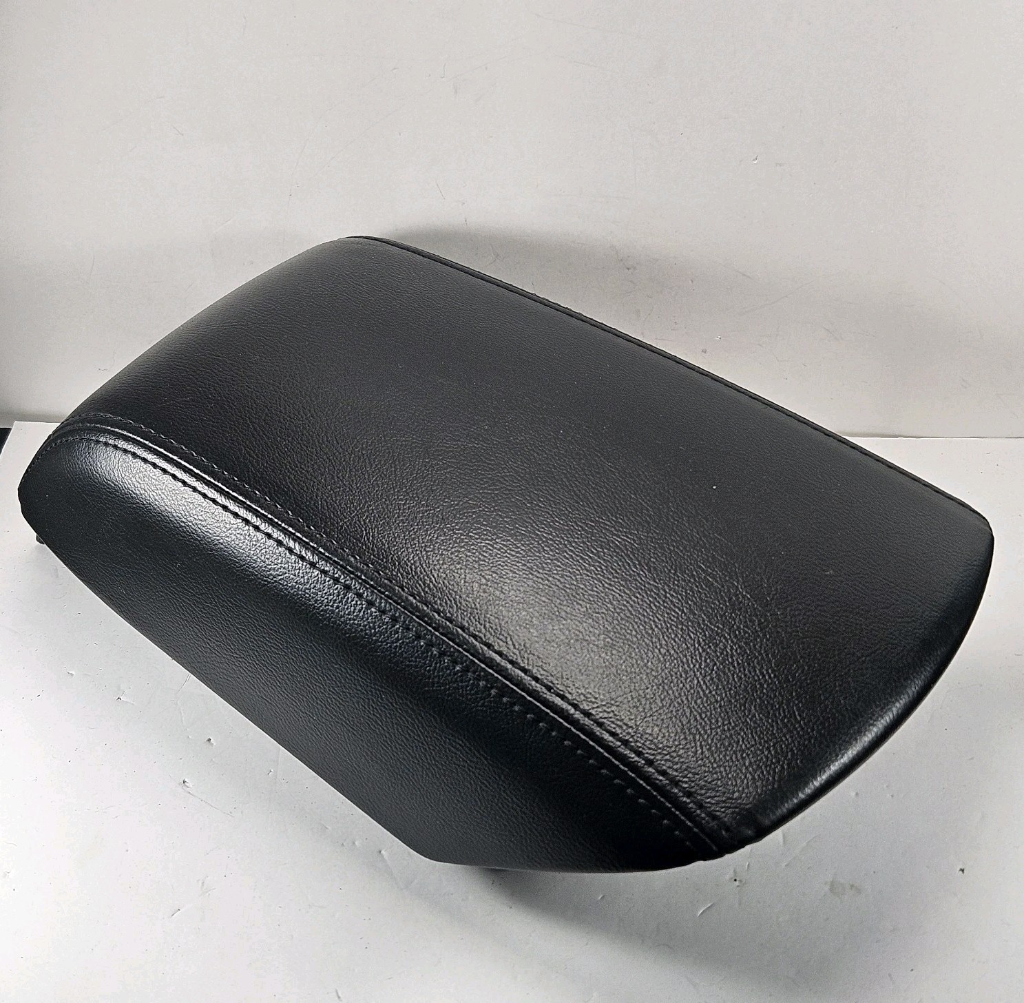 2011-2015 Ford Explorer Center Console Lid Armrest Arm Rest Black Leather OEM