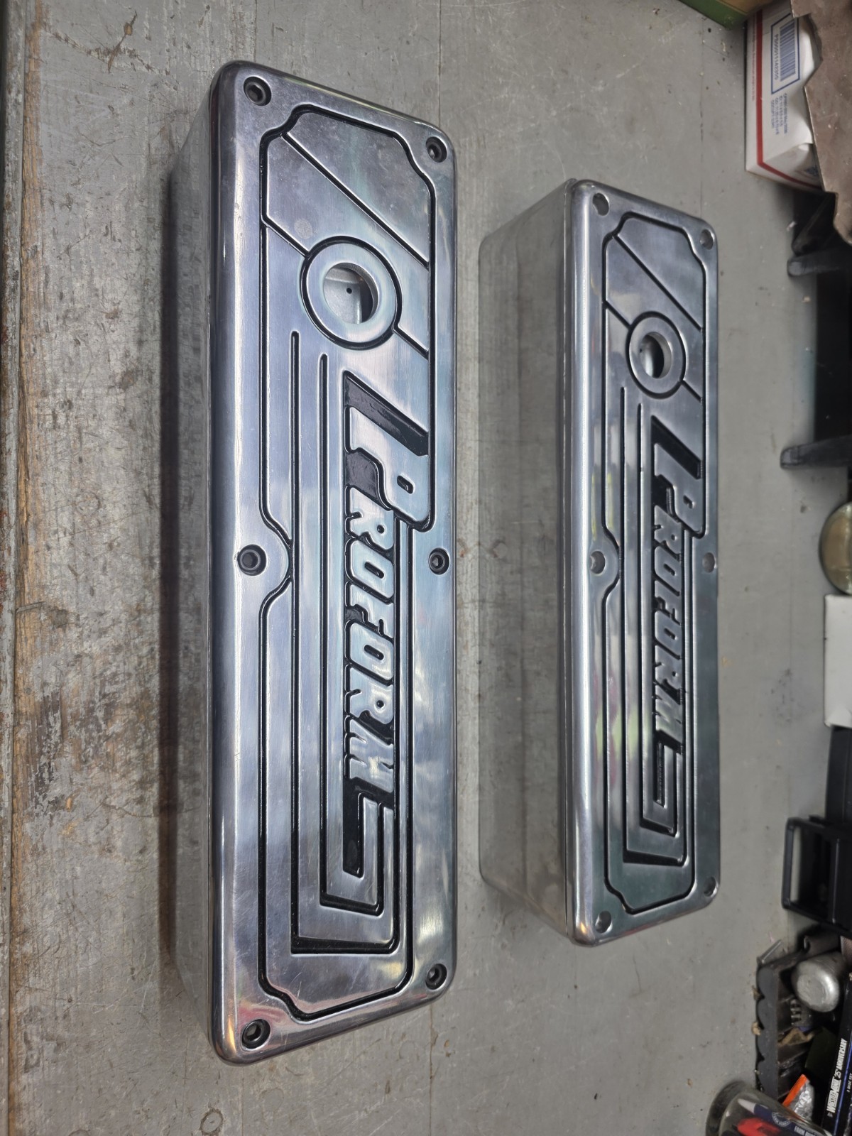 Proform SBC 2-Piece Valve Covers NICE