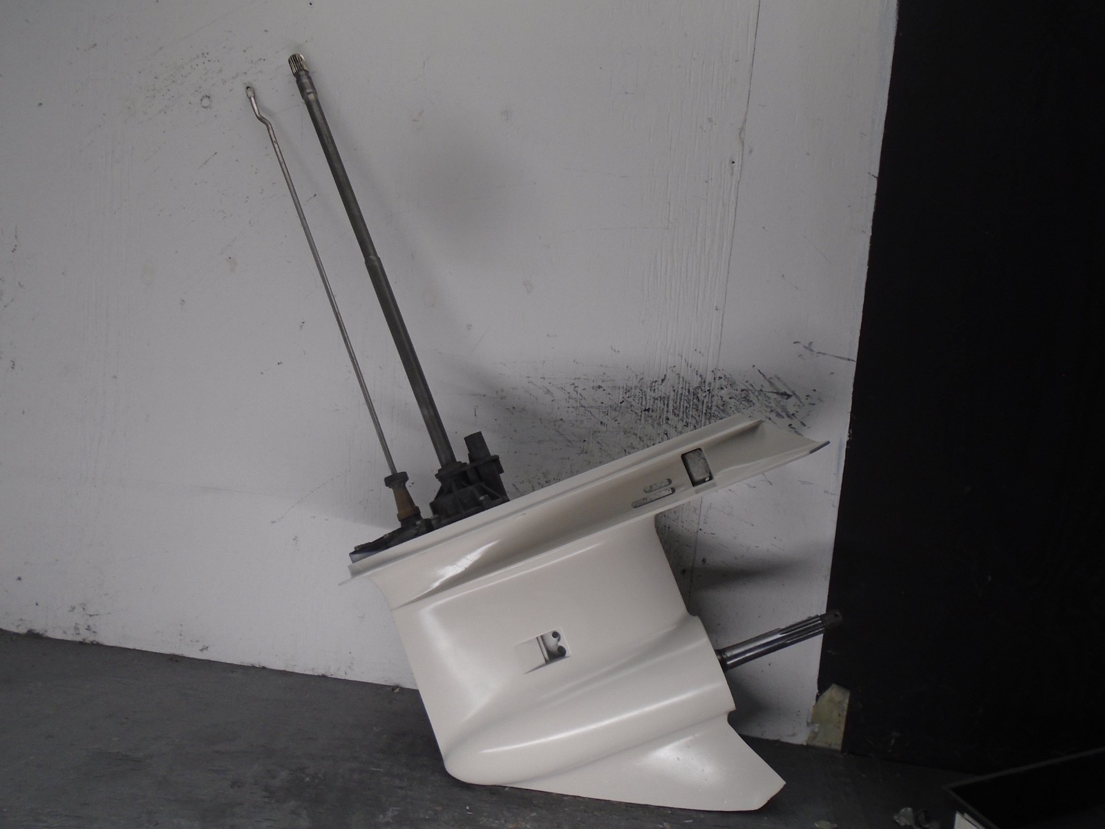 USED JOHNSON / EVINRUDE 200 225 250 hp OUTBOARD MOTOR LOWER UNIT GEARCASE ASSY