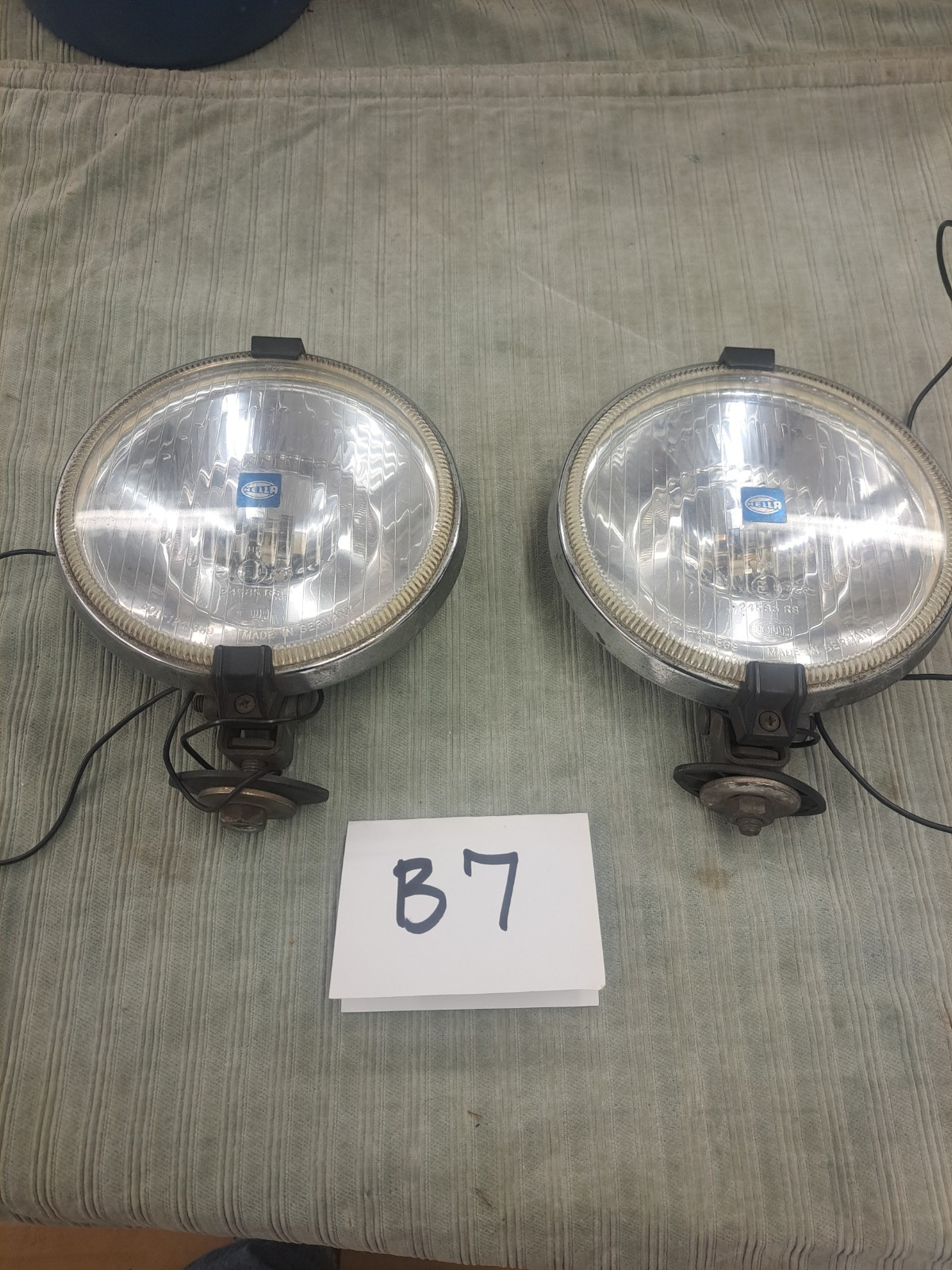 1990S HELLA 24585R8 E1 ACCESSORY DRIVING FOG LAMPS NICE USED PAIR WORKING 1990S HELLA 24585R8 E1 ACCESSORY DRIVING FOG LAMPS NICE USED PAIR WORKING