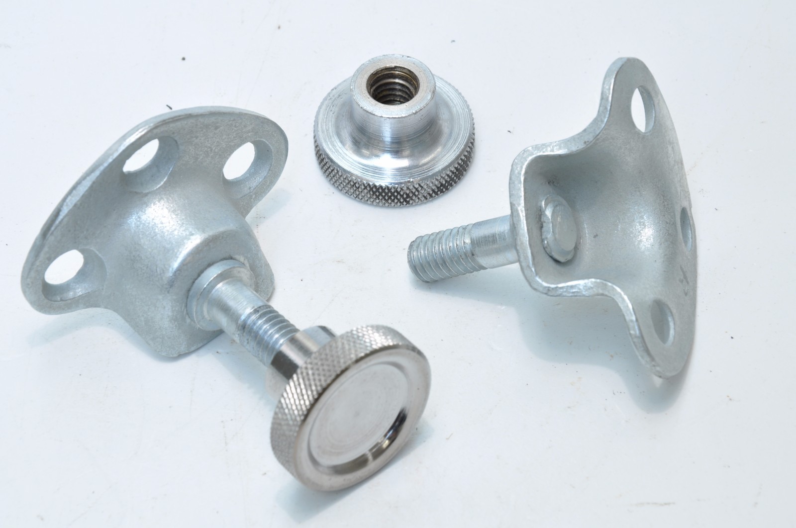 Dodge WC G502 G505 Closed Cab windshield Knob + brackets WW2 Dodge WC G502 G505 Closed Cab windshield Knob + brackets WW2