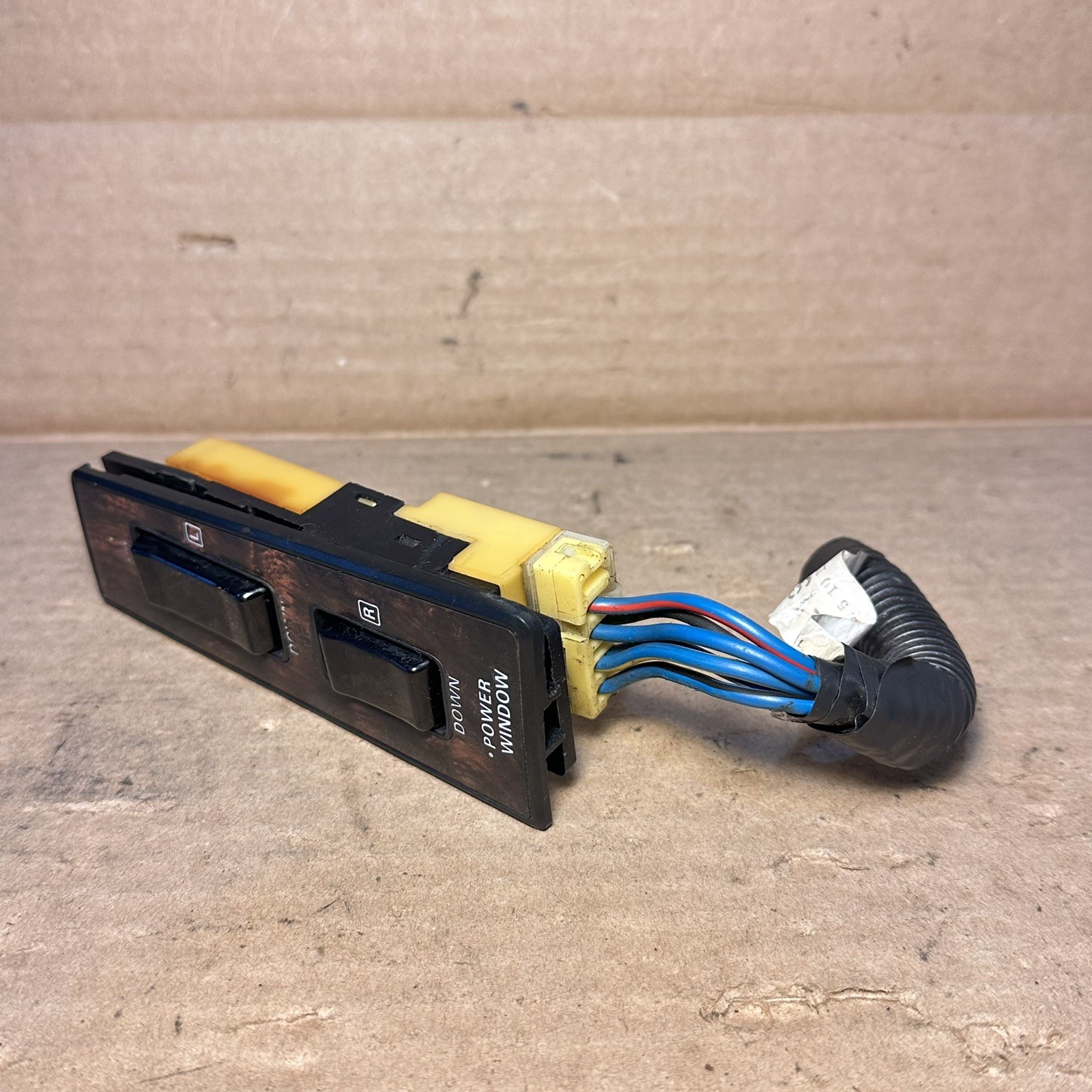 1984-1989 Nissan Datsun 300zx DRIVER LEFT Master Door Window Switch Trim Pigtail