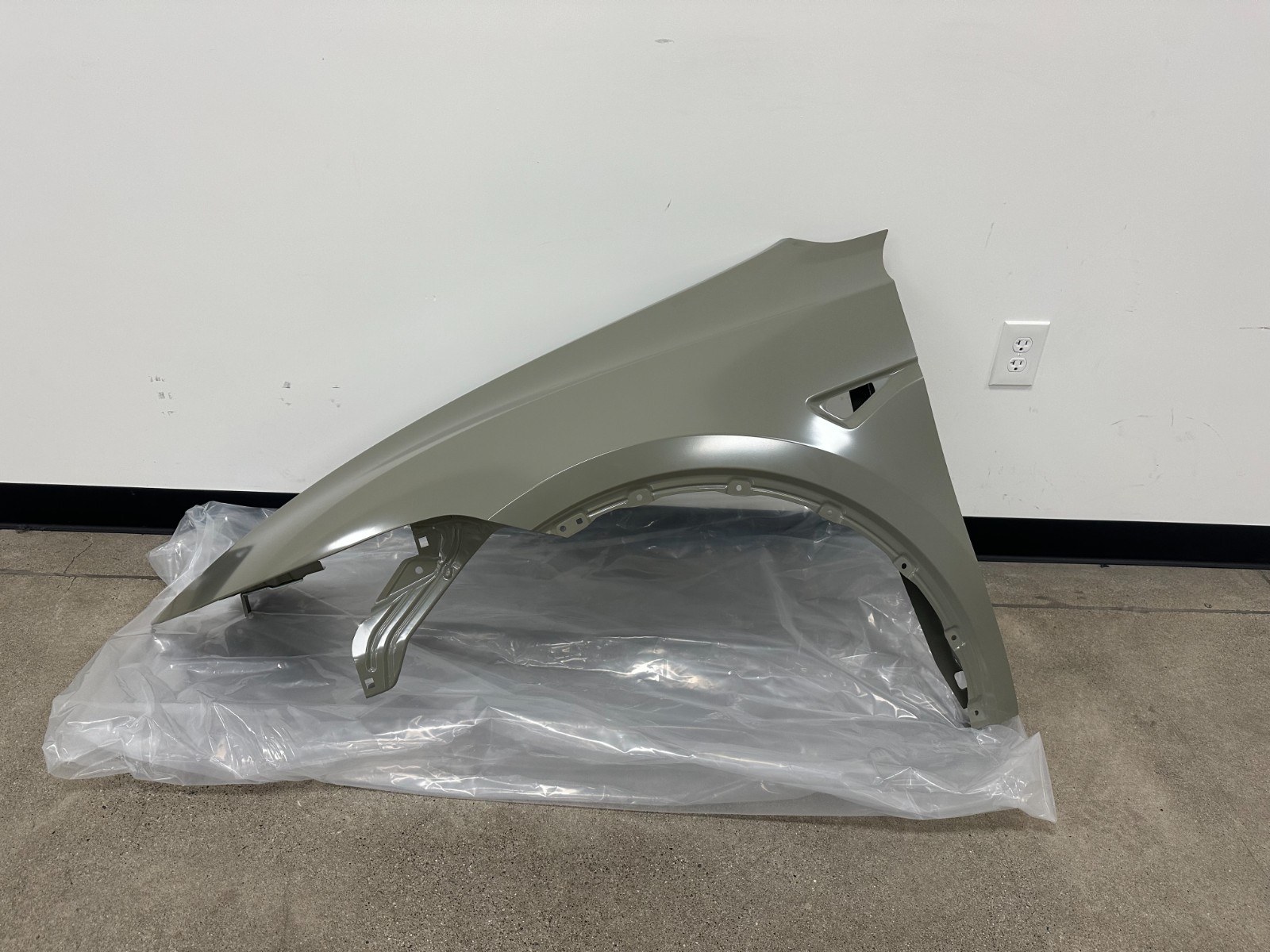 OEM 2025-2027Tesla Model Y Juniper Left side Fender Panel 1934344-E0-A OEM 2025-2027Tesla Model Y Juniper Left side Fender Panel 1934344-E0-A