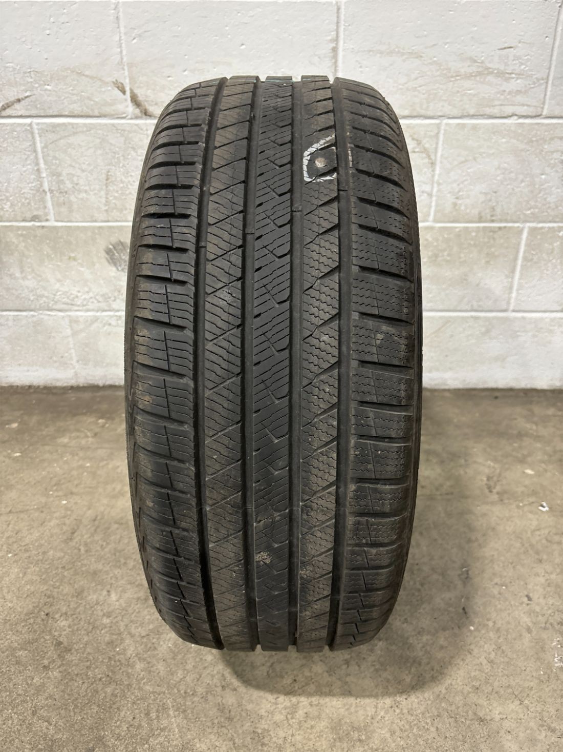 1x P235/45R19 Vredestein Quatrac Pro 9/32 99 W Used Tire 2354519