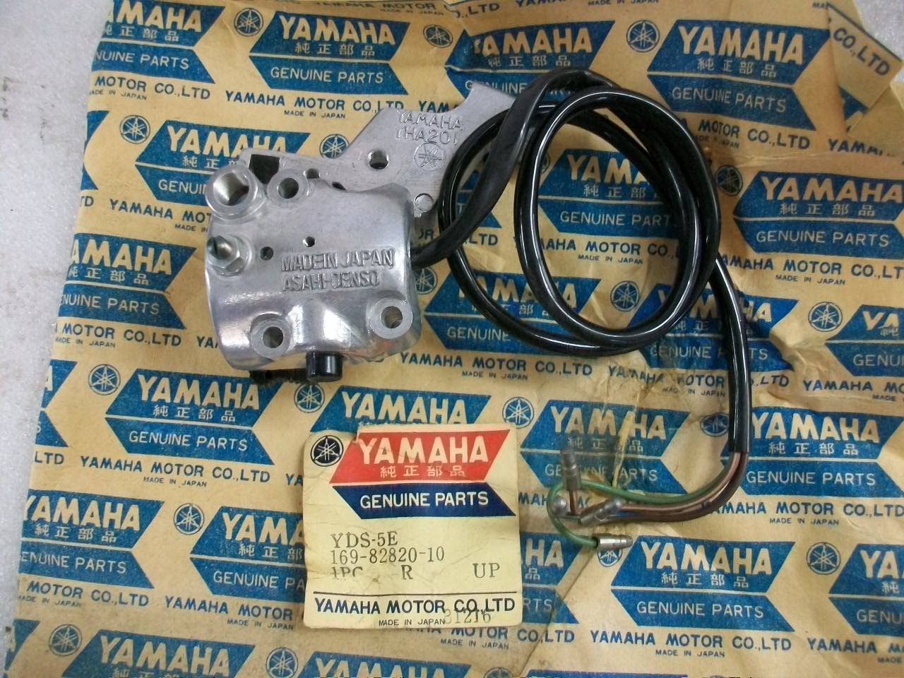 NOS New Yamaha Right Bar Switch YDS5 YCS1 YM2C 180 250 305 Big Bear Bonanza