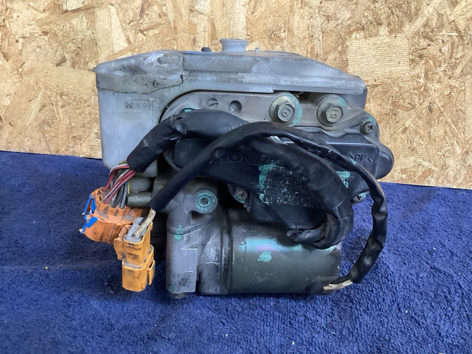OEM 1994 - 1997 Acura Integra ABS Anti-Lock Brake Pump Motor Assembly OEM 1994 - 1997 Acura Integra ABS Anti-Lock Brake Pump Motor Assembly