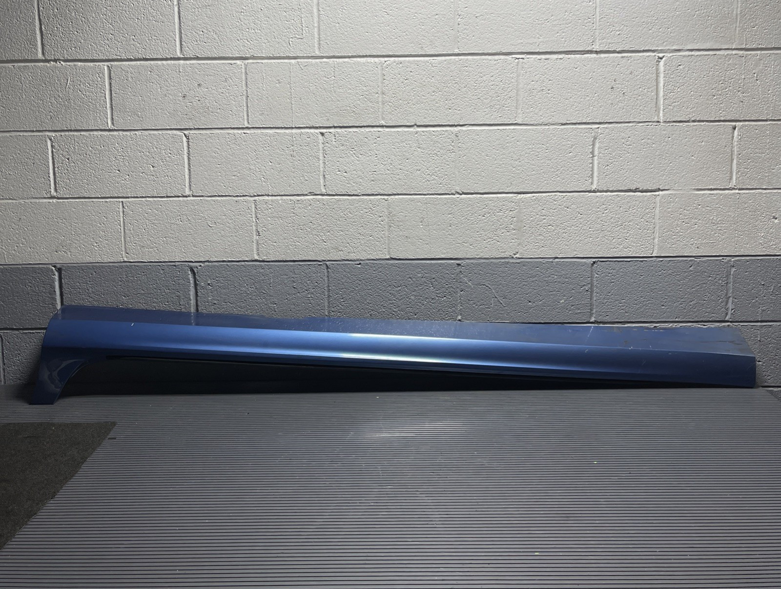2019-2025 Volvo S60 III T5 Rocker Cover Panel Molding Left Blue 720 OEM *NOTE*