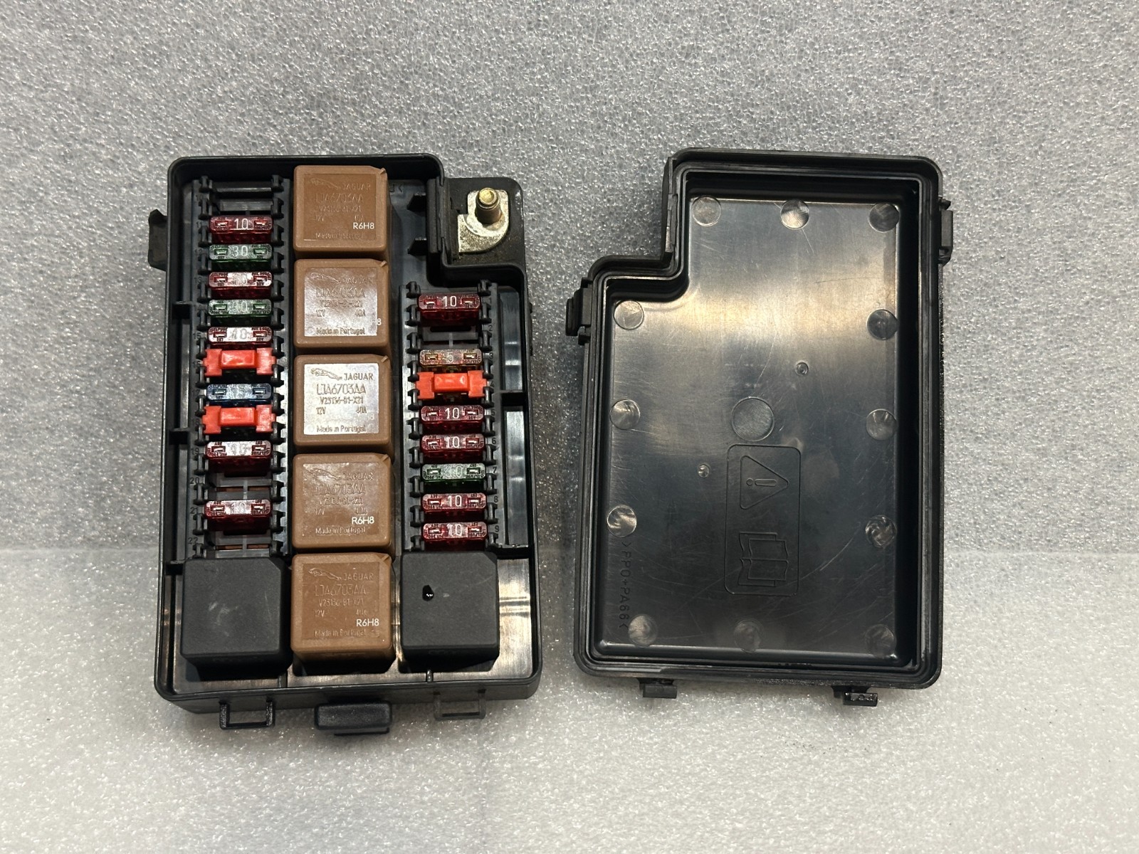 97-99 Jaguar X100 XK8 Engine Motor Bay Relay Fuse Box Oem