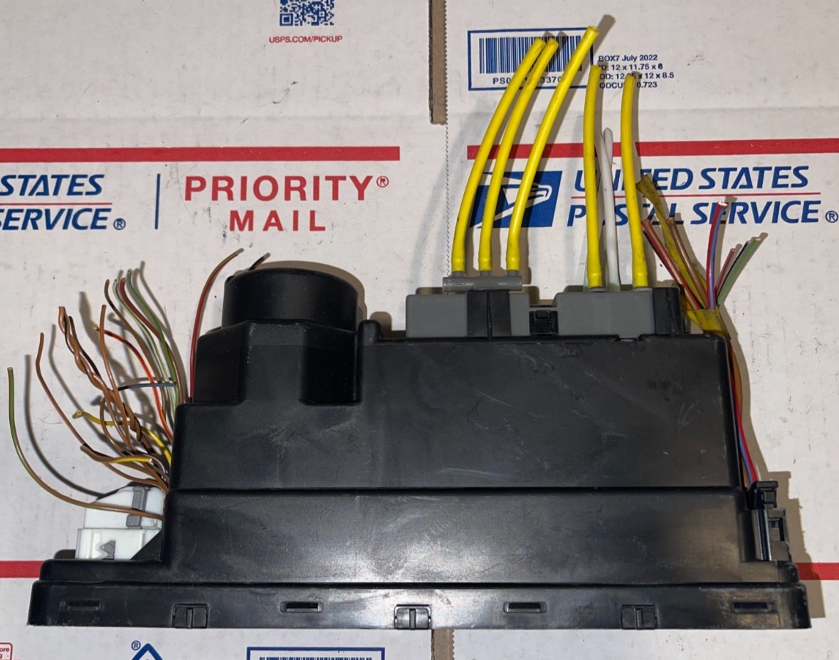 98-03 Mercedes W208 W202 W210 CLK320 E320 Locking Door Vacuum Pump # 2108001048