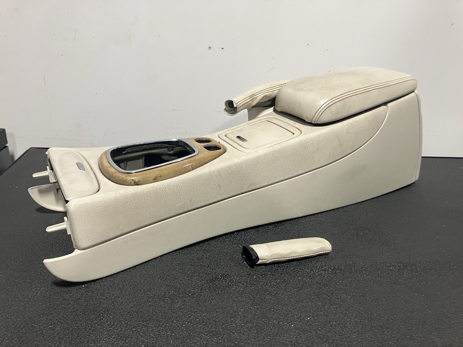 1999 2000 2001 2002 JAGUAR S-TYPE COMPLETE CENTER CONSOLE OEM 1999 2000 2001 2002 JAGUAR S-TYPE COMPLETE CENTER CONSOLE OEM