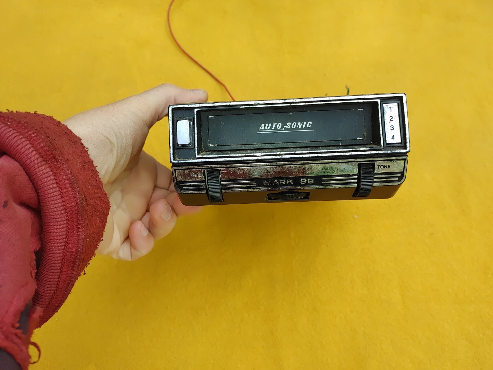 VINTAGE Auto-SONIC Mark 88- 8-TRACK TAPE CAR STEREO LOOKS GREAT JAPAN Works