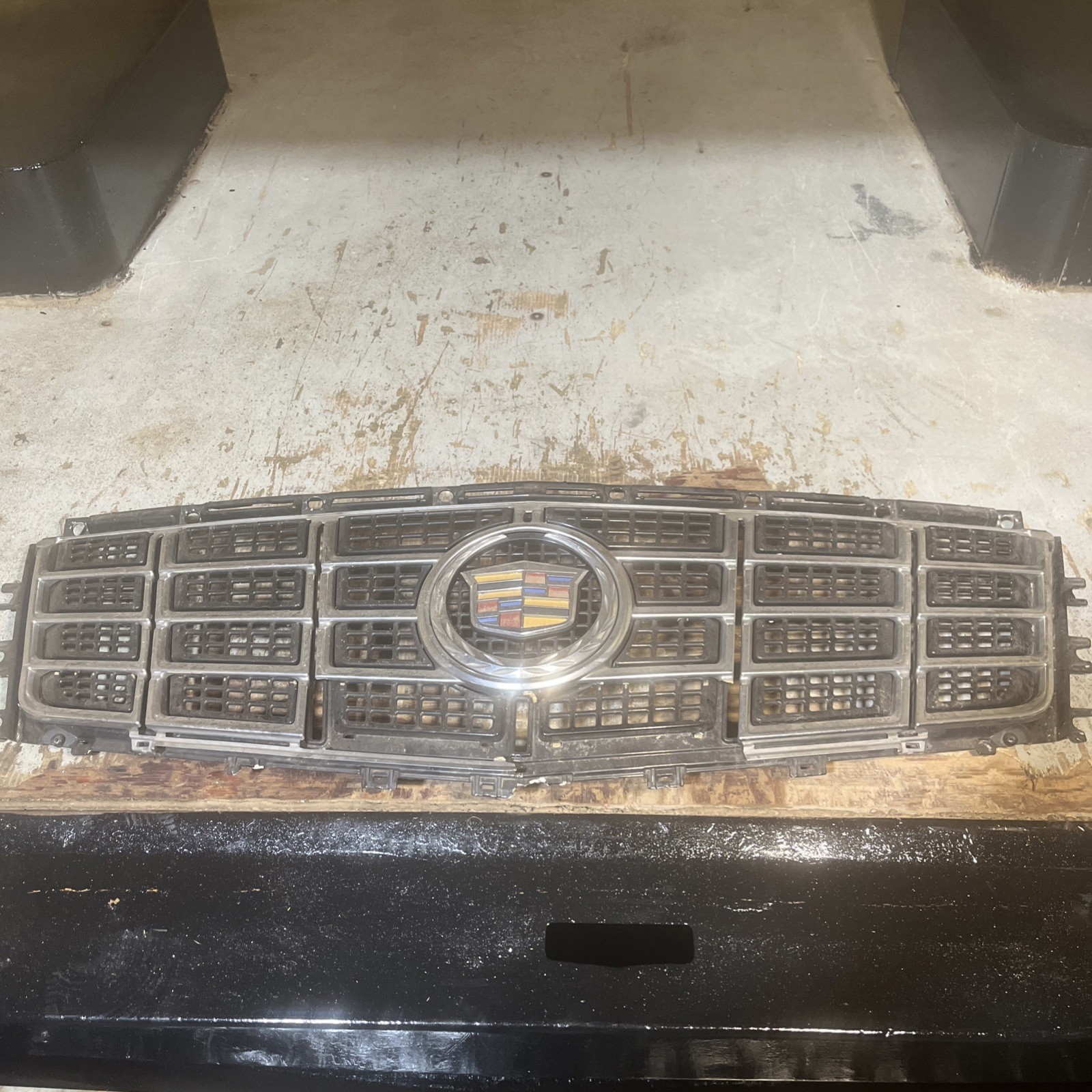 2014-2019 Cadillac CTS Sedan Front Upper Grille w/ Emblem Air Shutter Motor OEM 2014-2019 Cadillac CTS Sedan Front Upper Grille w/ Emblem Air Shutter Motor OEM