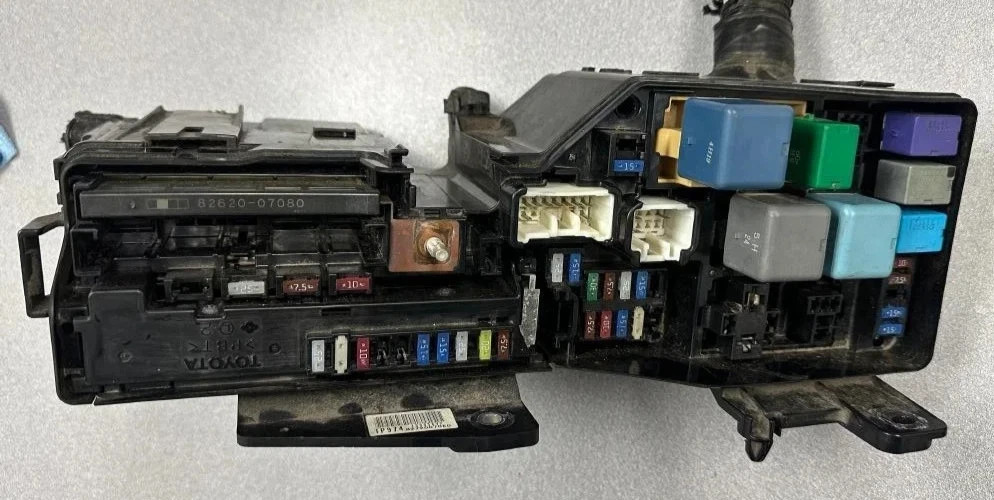 2005-2010 Toyota Avalon Engine Fuse Box Assembly OEM