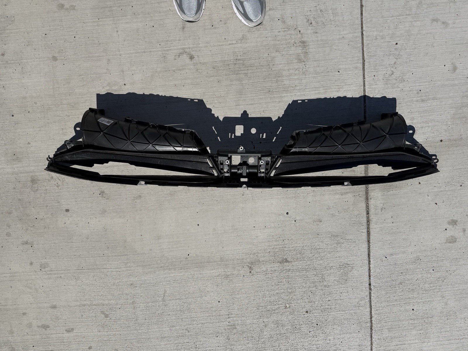 LUCID AIR AIR SHUTTER GRILLE 2022 2023 2024 2025 P11-E33000-05 OEM Damage