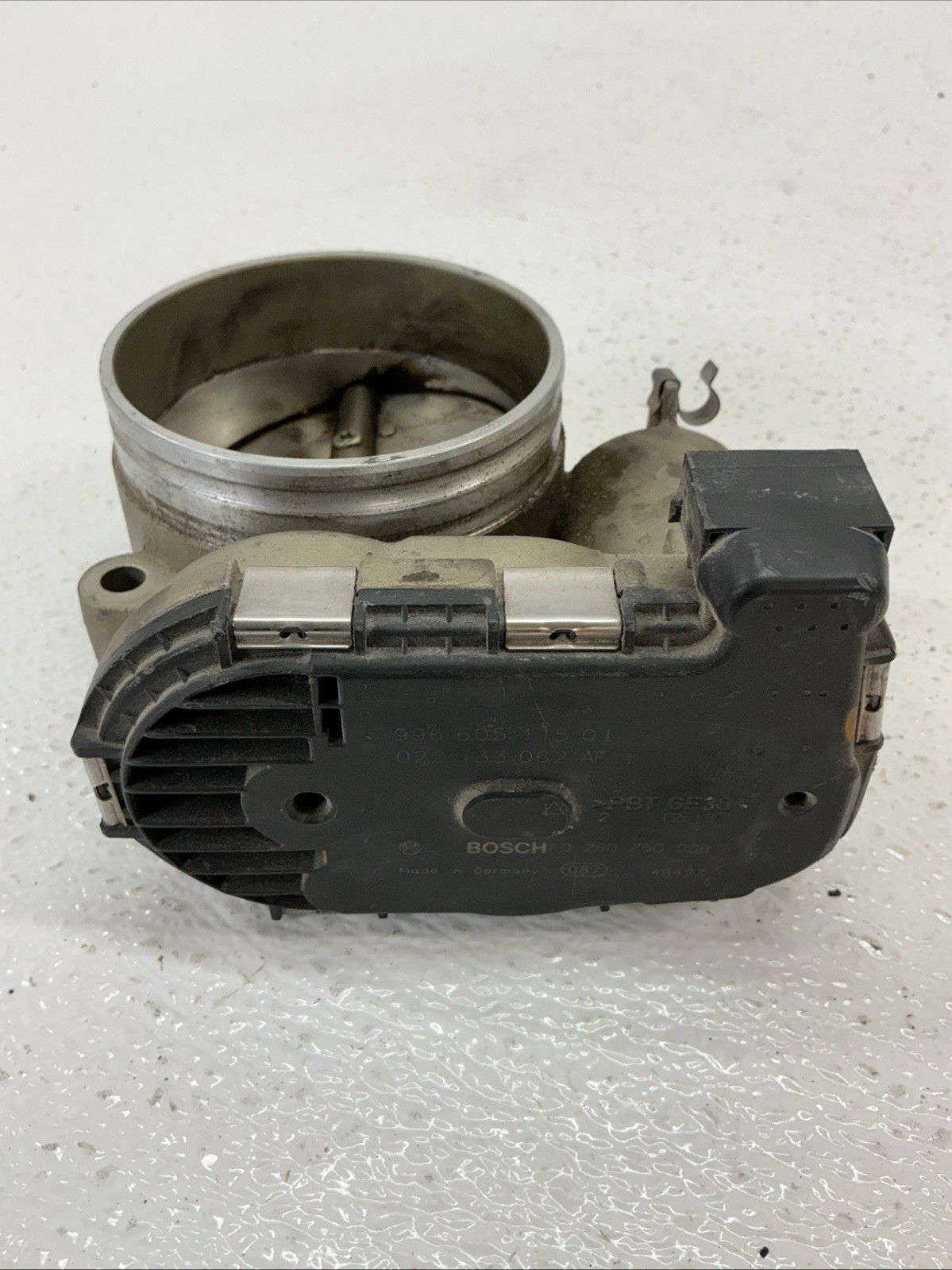 04-06 PORSCHE CAYENNE Throttle Body 3.2L 2655030