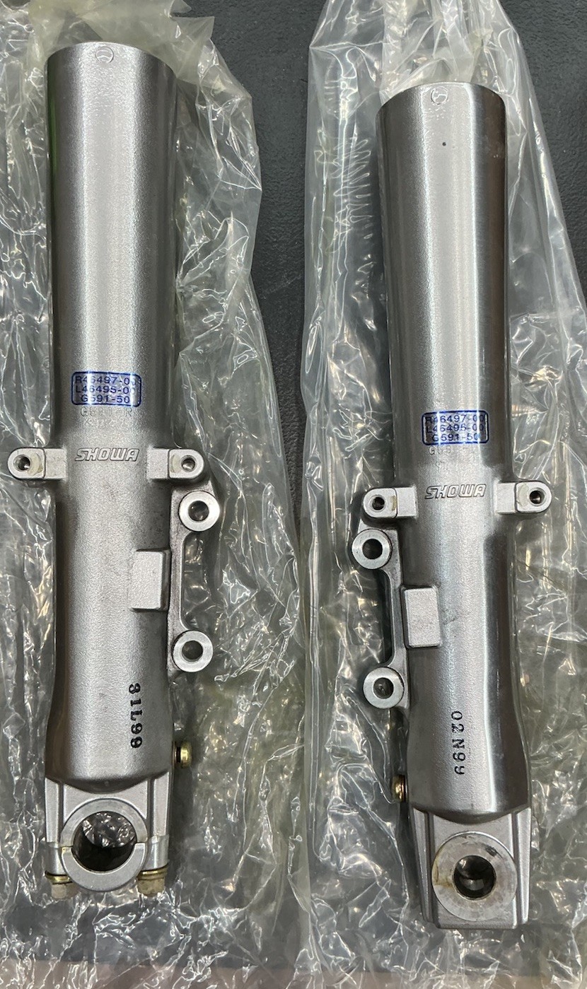 NOS Showa 41mm Fork Lower Slider Set Harley Touring 46495-00 46497-00