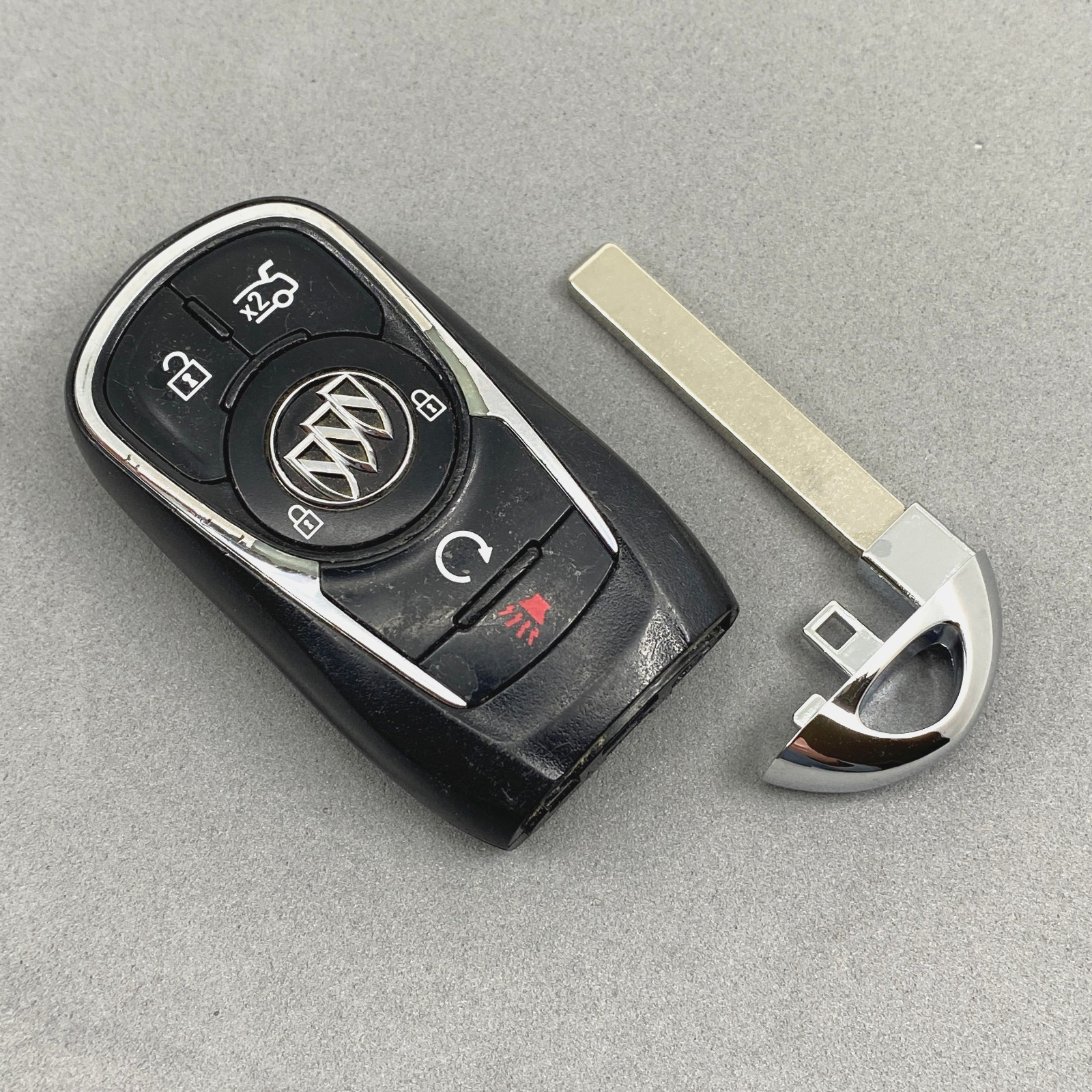 Unlocked OEM BUICK Lacrosse 2017-2019 HYQ4EA Key Fob Keyless Remote Start Worn Unlocked OEM BUICK Lacrosse 2017-2019 HYQ4EA Key Fob Keyless Remote Start Worn