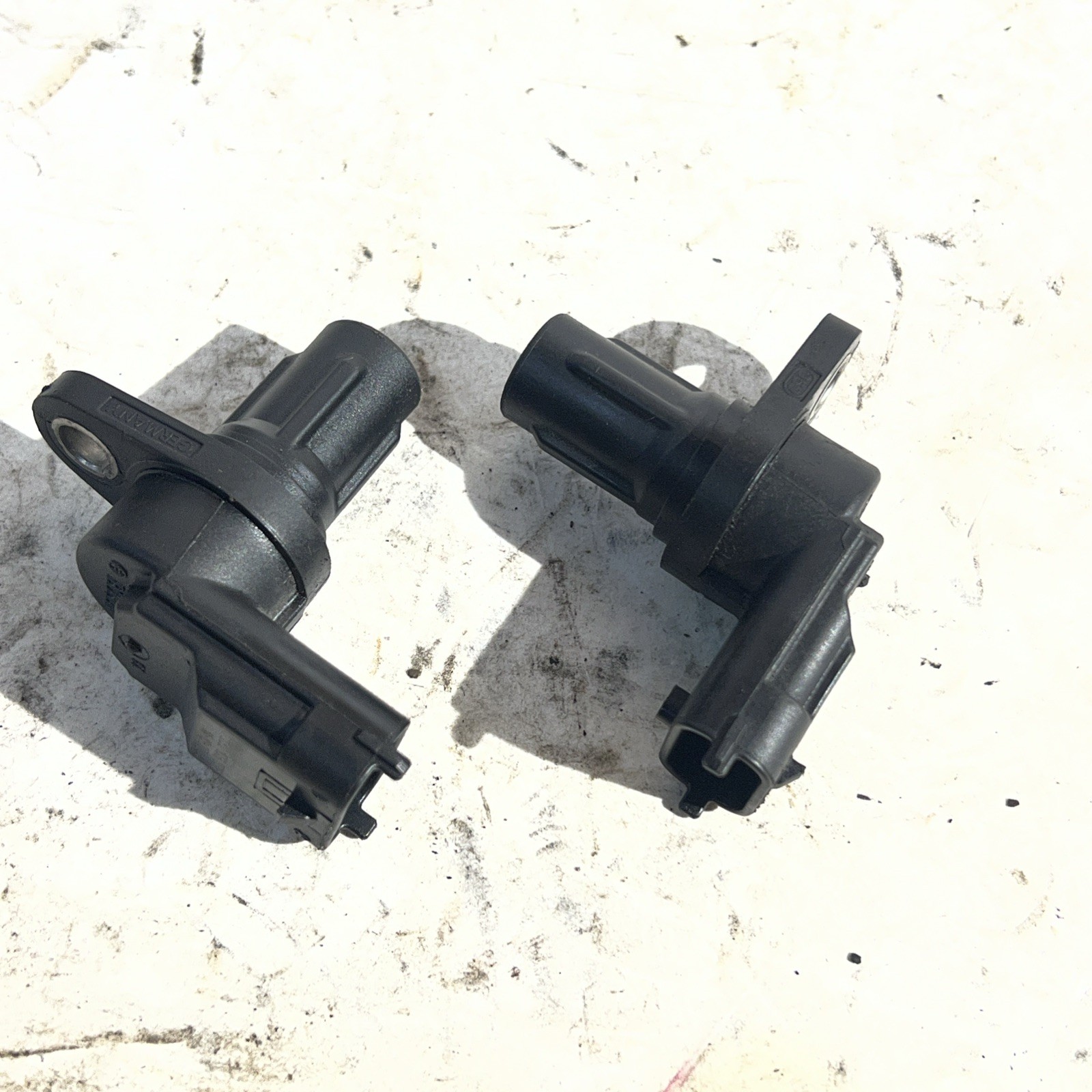 2014-19 Maserati Ghibli Gran Cabrio 2x Engine Camshaft Position Sensor OEM (D3).