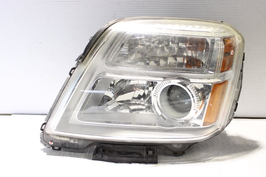 2010-2015 GMC Terrain Halogen Left Side Headlight Assembly OEM 84791975
