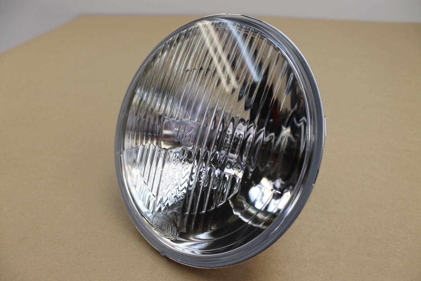 Hella Halogen 7 Inch Round Headlight Head Light Lamp 12/24V 1L6002395-131 Hella Halogen 7 Inch Round Headlight Head Light Lamp 12/24V 1L6002395-131