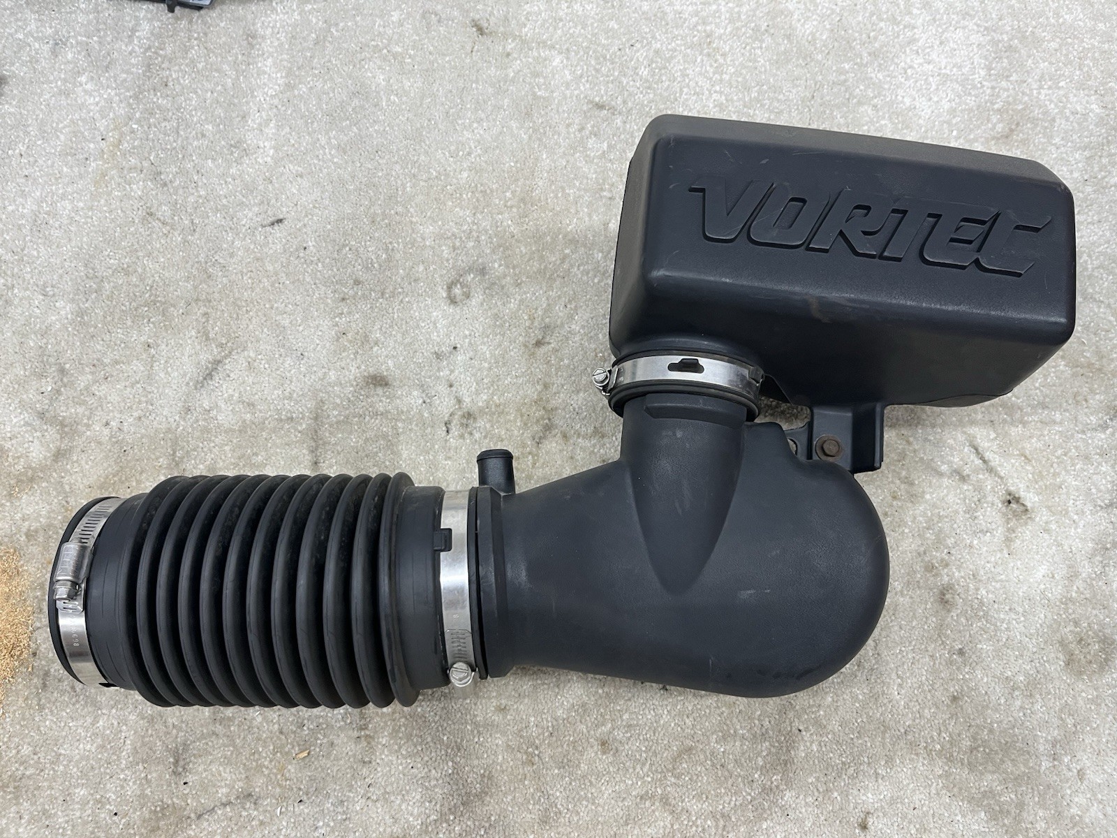 1995-1998 Chevy Silverado 4.3L V6 Vortex Air Box Intake Resonator hose OEM 1995-1998 Chevy Silverado 4.3L V6 Vortex Air Box Intake Resonator hose OEM