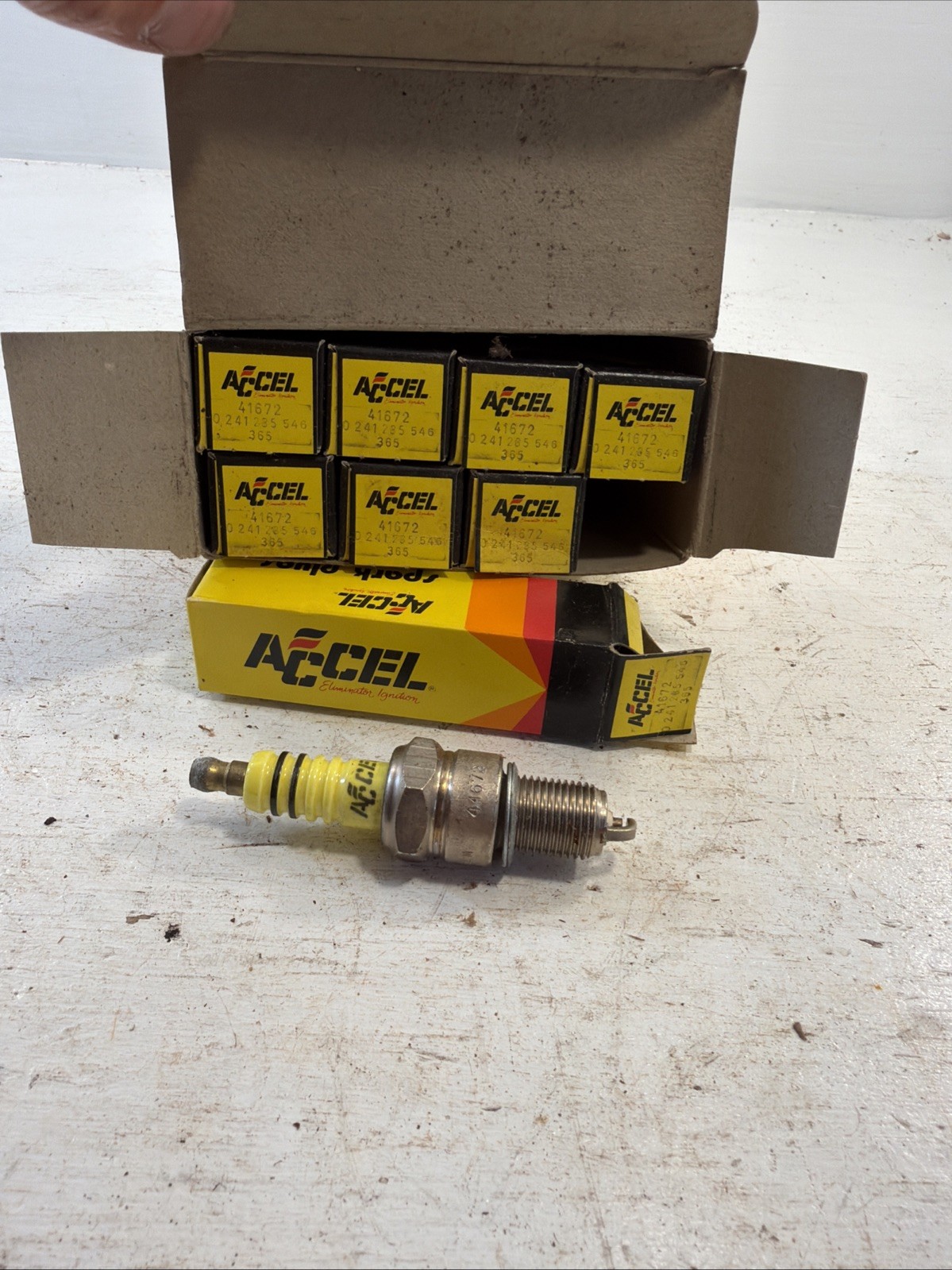 8-Vintage NOS Accel 241672 High Performance Yellow Jacket Spark Plugs Chrysler 8-Vintage NOS Accel 241672 High Performance Yellow Jacket Spark Plugs Chrysler
