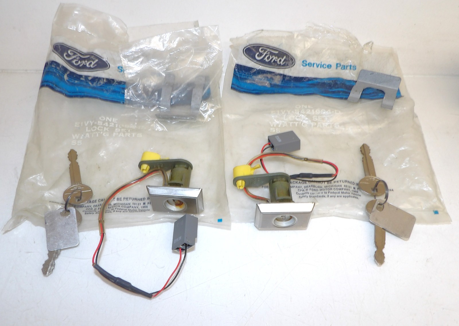 1981 1982 1983 Lincoln TownCar MarkVI Continental NOS ILLUMINATED DOOR LOCK SETS 1981 1982 1983 Lincoln TownCar MarkVI Continental NOS ILLUMINATED DOOR LOCK SETS