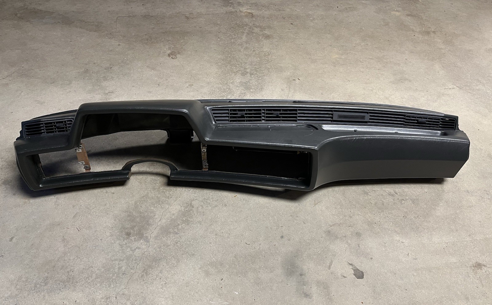 BMW e24 6 Series Dashboard with vents (Fits years: ‘76-first half of ‘82)