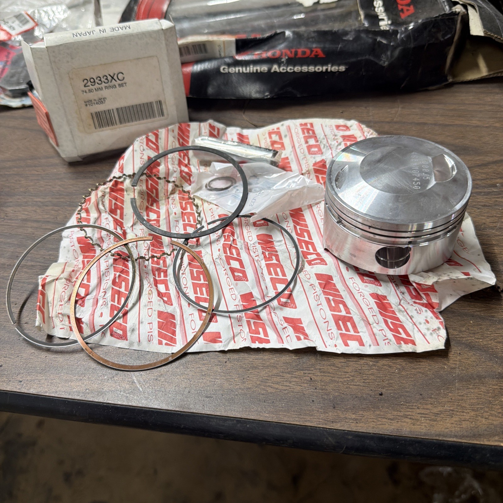 Open box Nos slight tarnish Wiseco Piston Kit 74.50mm For HONDA TRX300FW TRX300P Open box Nos slight tarnish Wiseco Piston Kit 74.50mm For HONDA TRX300FW TRX300P