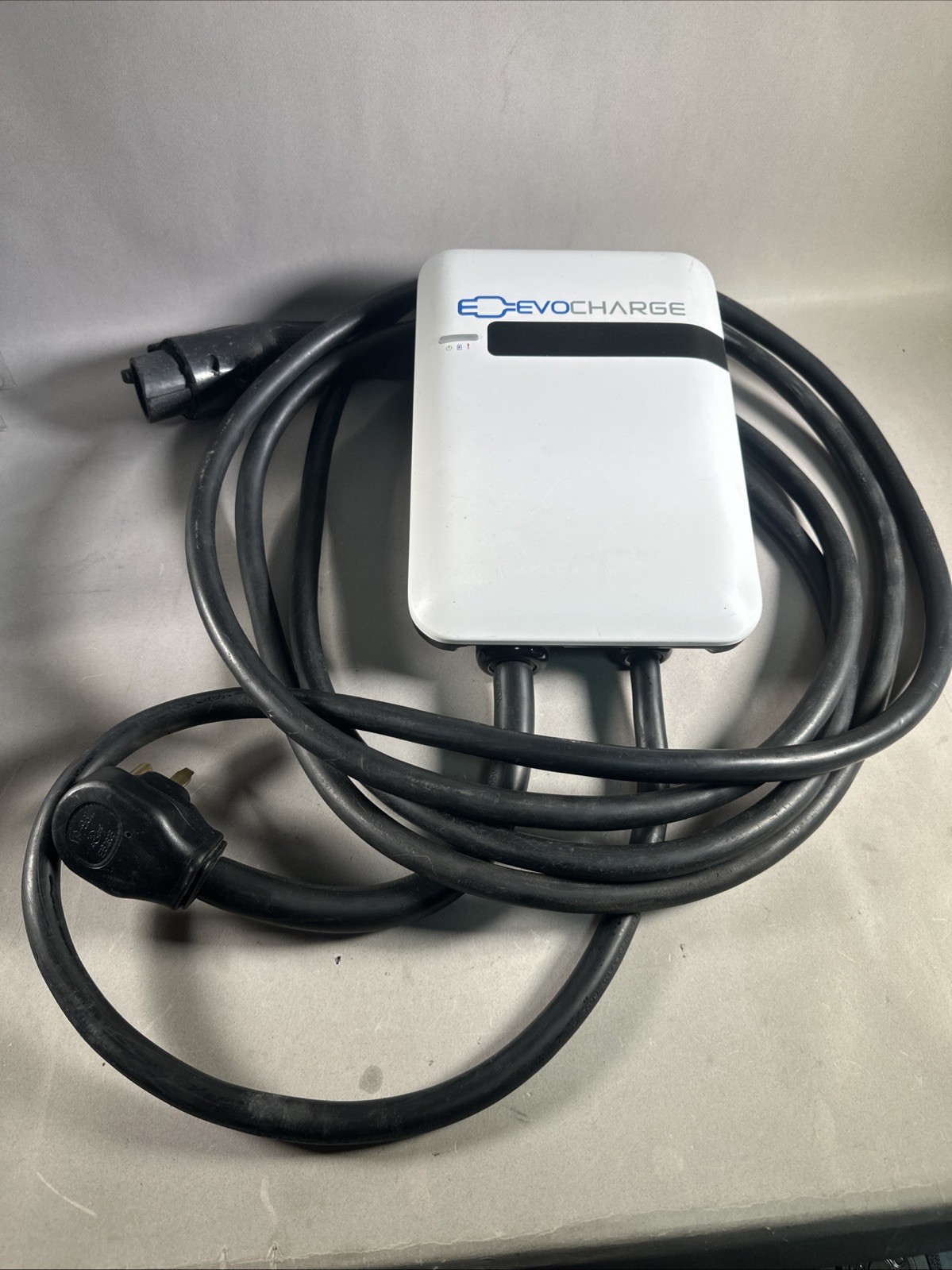 Evocharge 32 amp electric vehicle charging station EV032-300-001 EVolnnovate Evocharge 32 amp electric vehicle charging station EV032-300-001 EVolnnovate