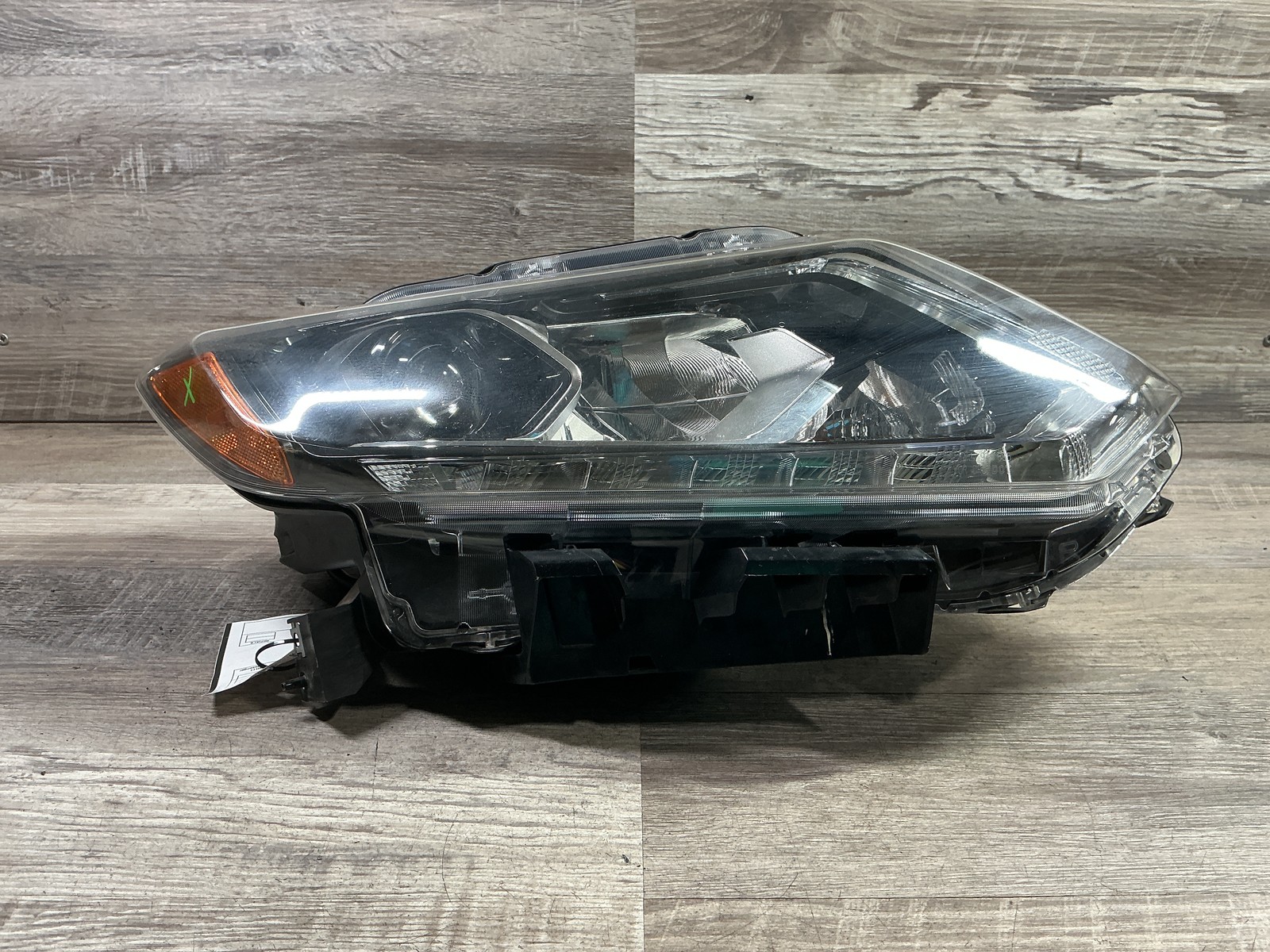 USED - 2014-2016 Nissan Rogue R Headlamp LED - OEM