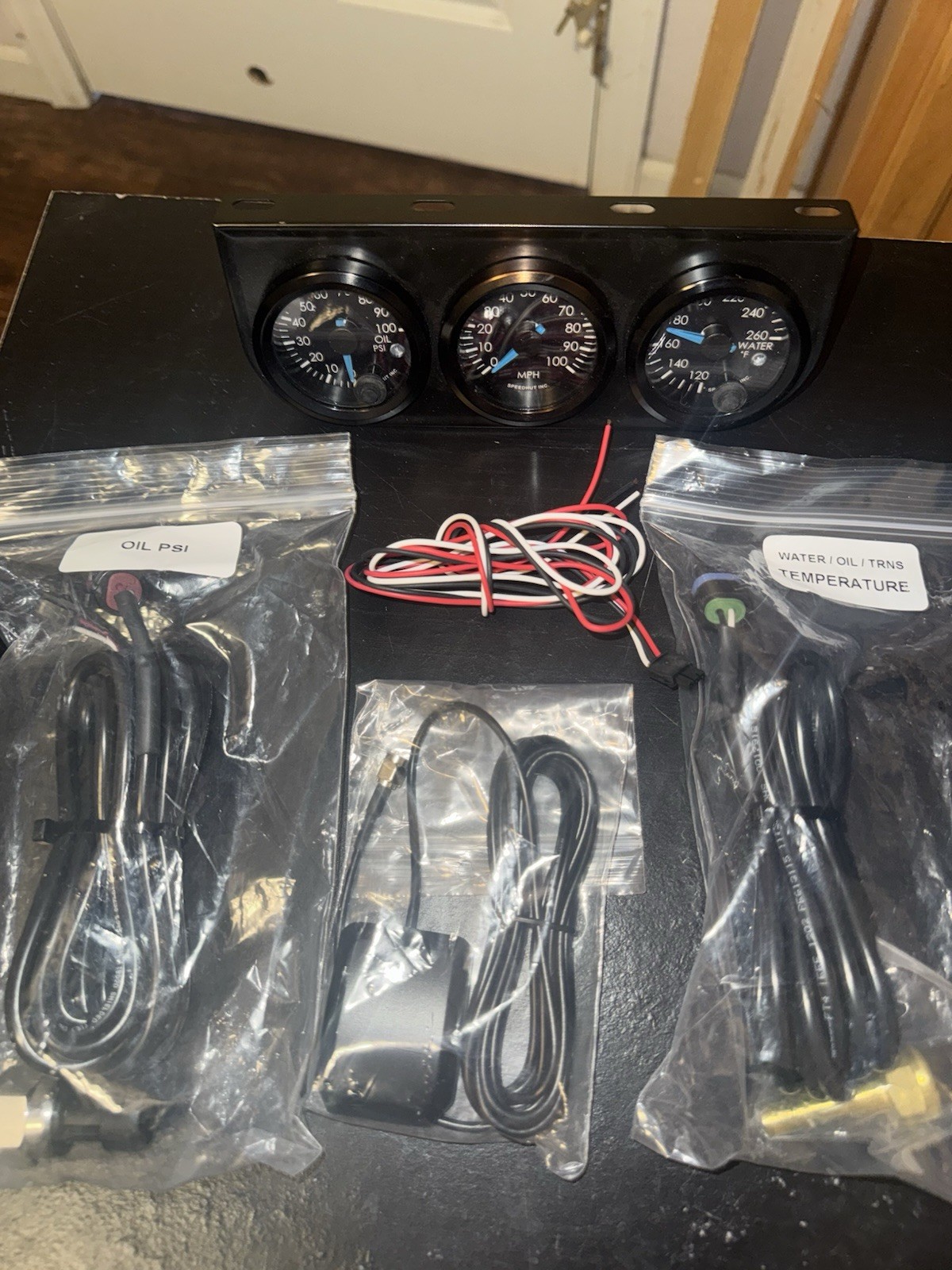 Speedhut USA  Electronic Gauges with accessories