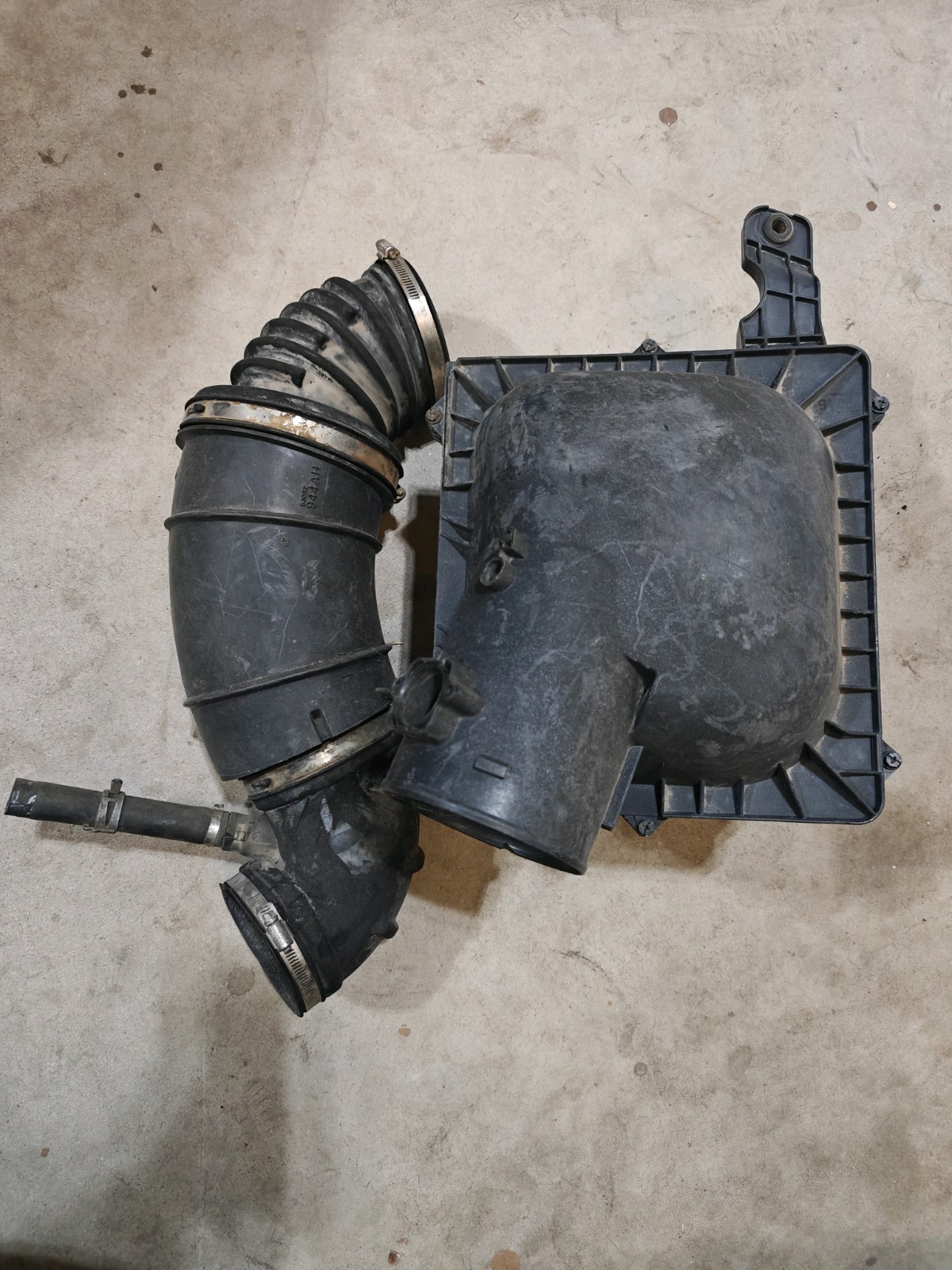 2010-2012 Dodge Ram 2500-3500 6.7L Cummins Factory Air Intake Box 2010-2012 Dodge Ram 2500-3500 6.7L Cummins Factory Air Intake Box