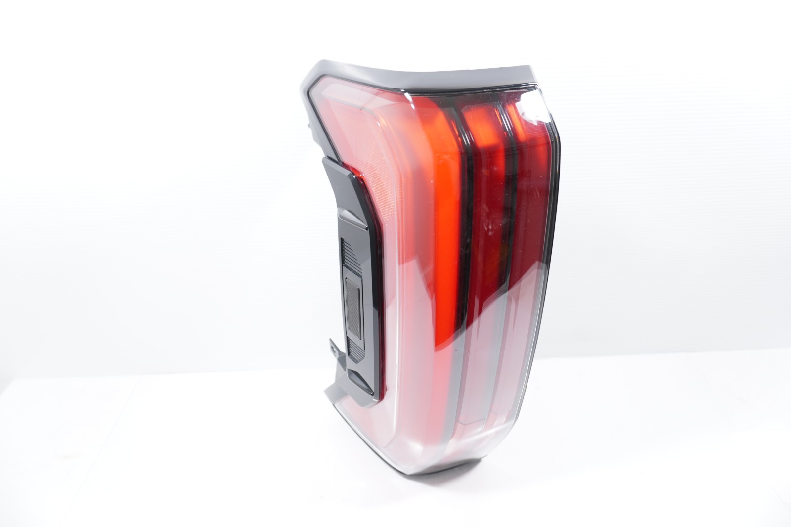 Nice 22-26 TOYOTA TUNDRA LEFT DRIVER SIDE LED SEQUENTIAL TAILLIGHT (5 PIN)