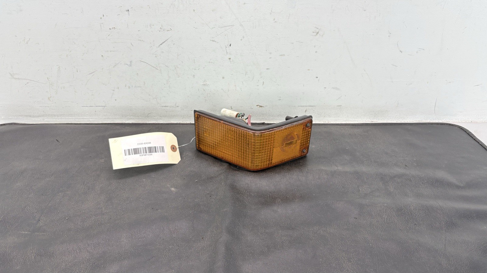 1982-1985 Toyota Celica Supra Mk2 Right/Passenger Turn Signal Housing Assembly